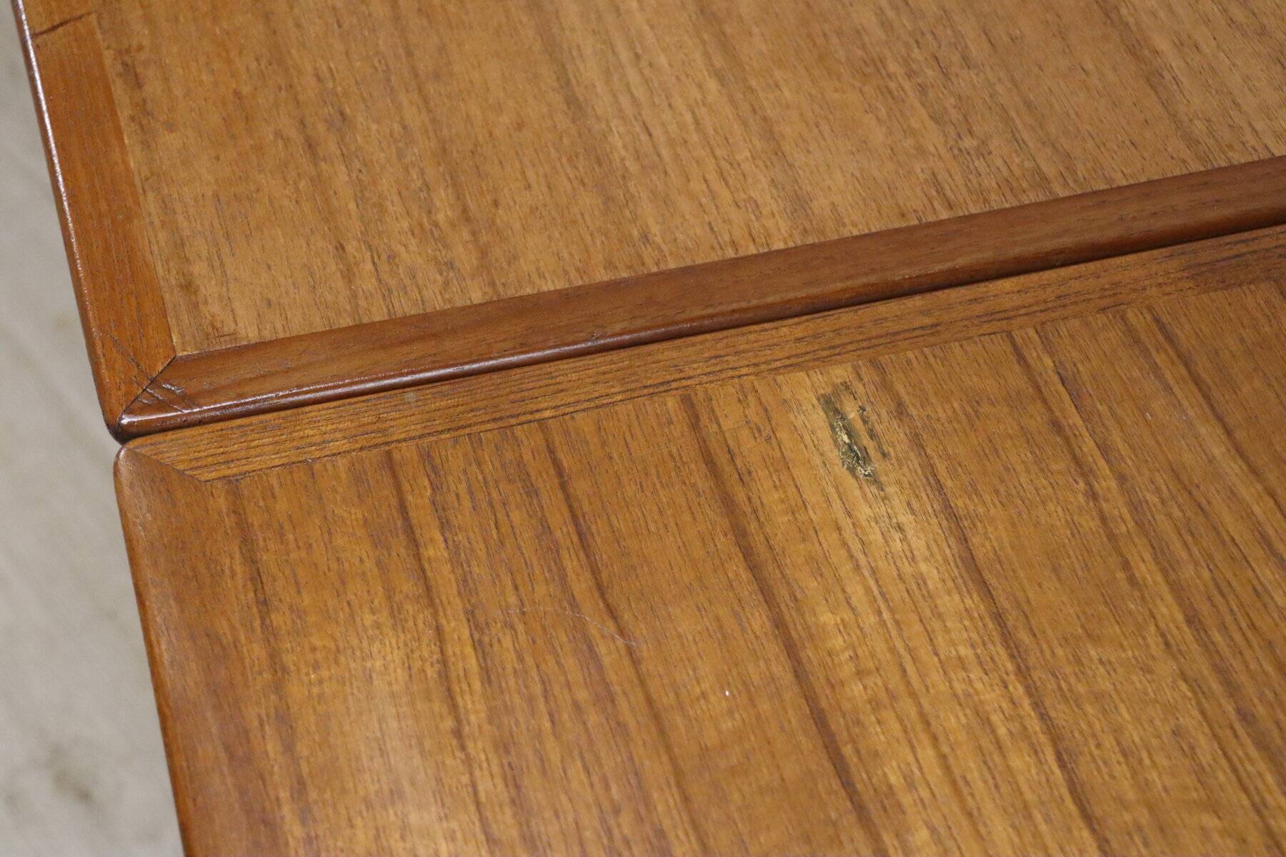 Danish Scandinavian extendable dining table in teak, 1960.
