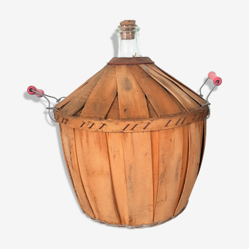 Demijohn dressed in wood with handles