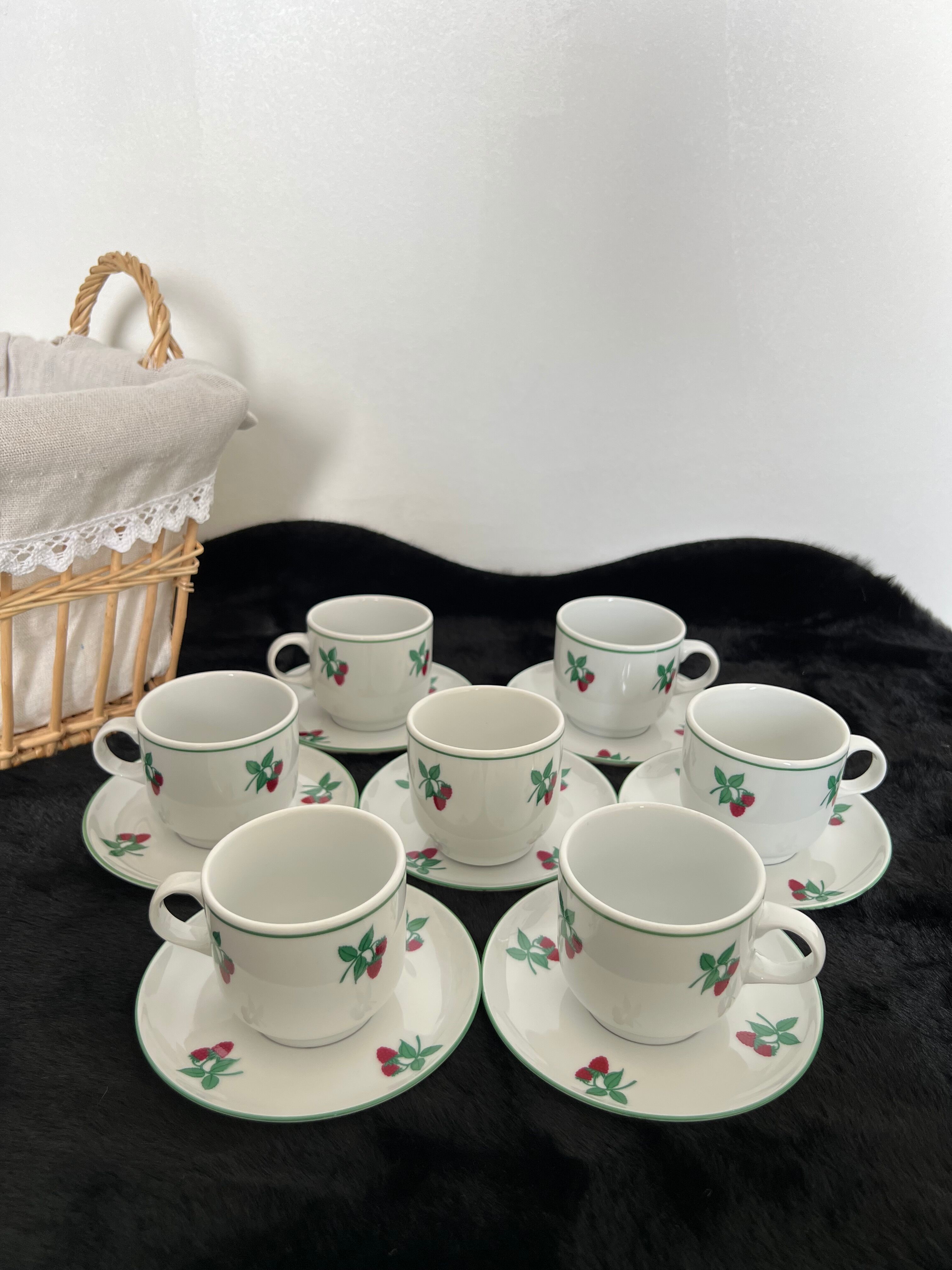 Service à café porcelaine table & couleurs modèle framboises