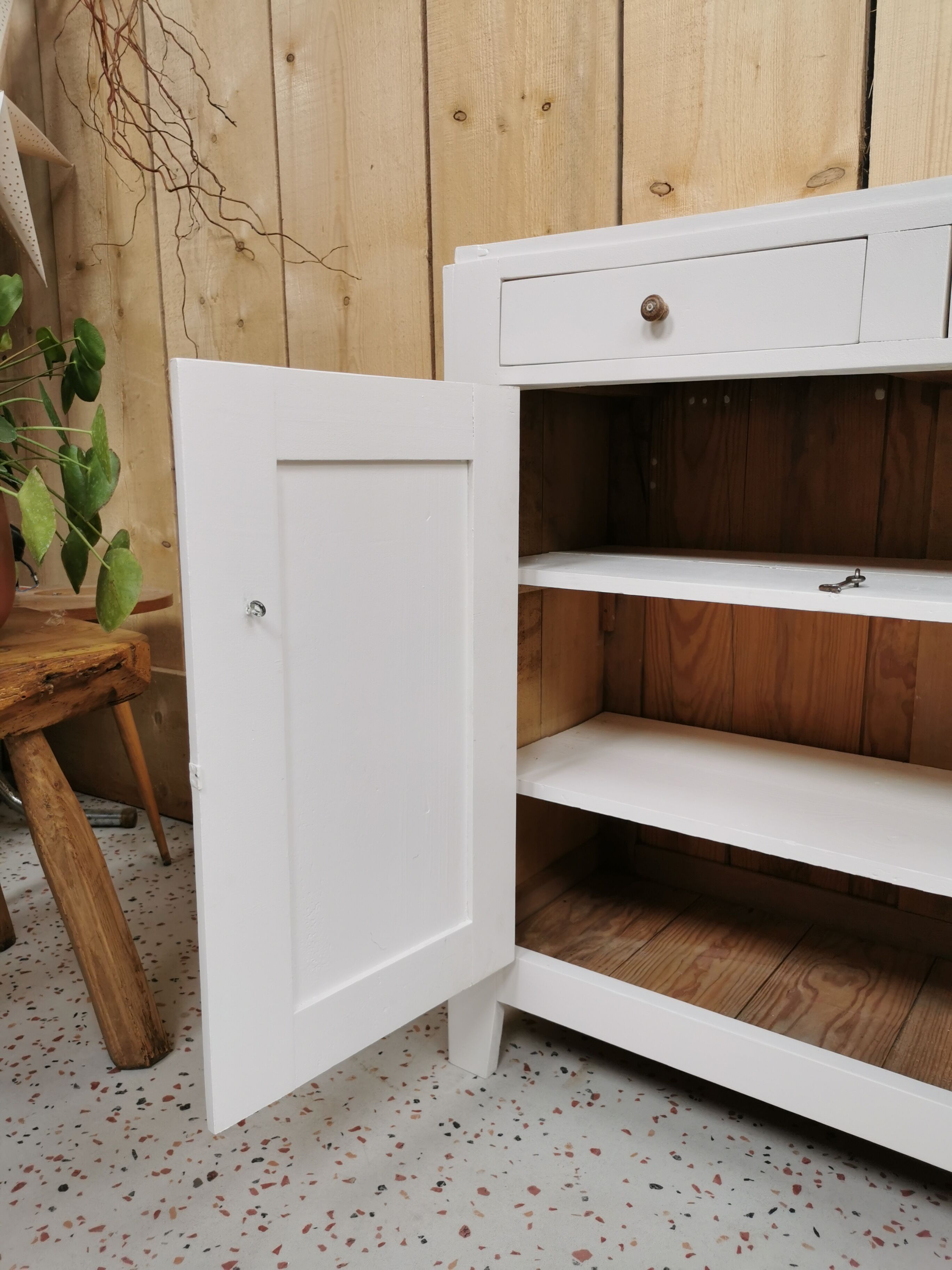 White parisian buffet