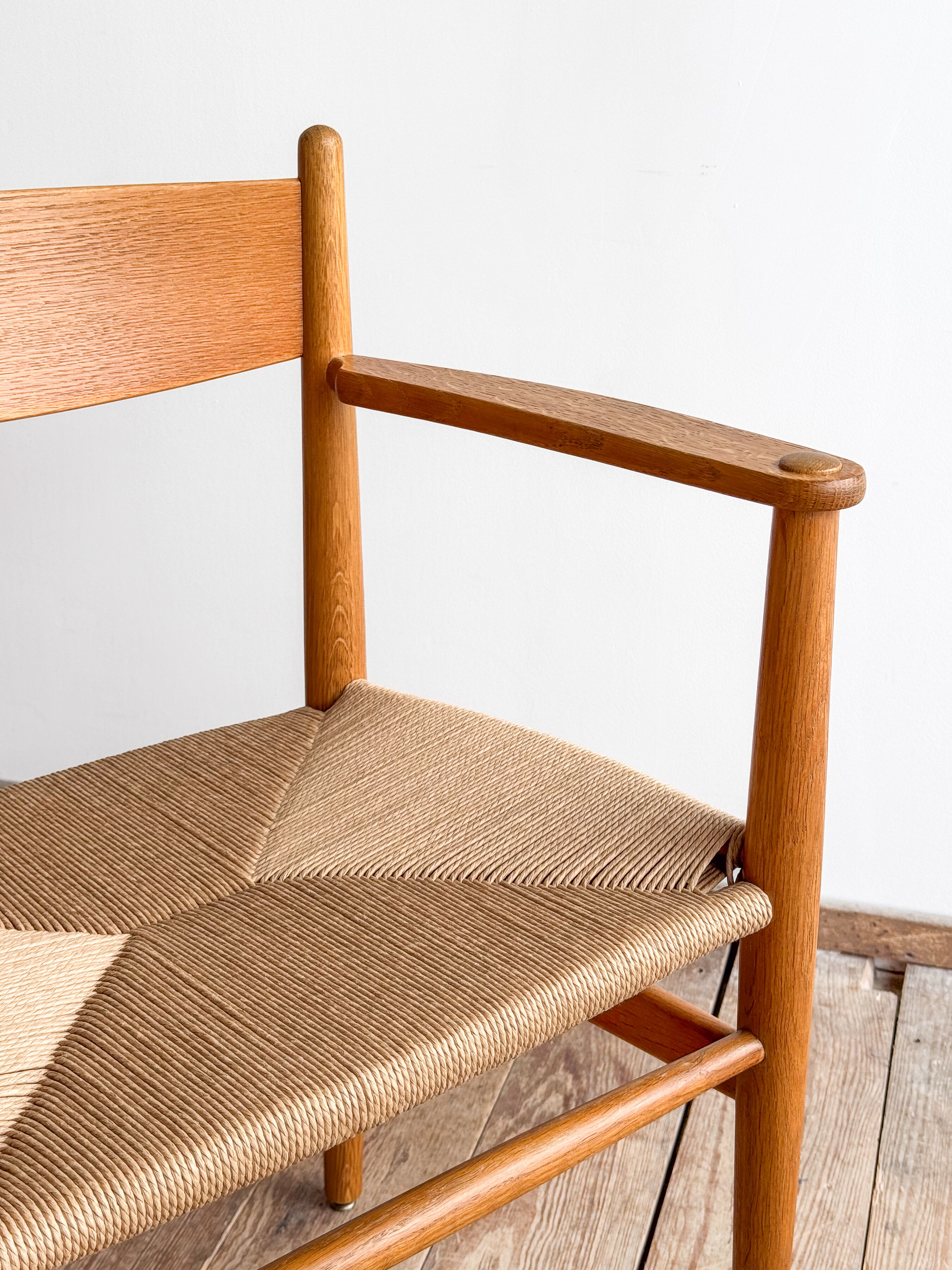 Fauteuil CH37, Hans J. Wegner en chêne avec assise neuve en corde danoise