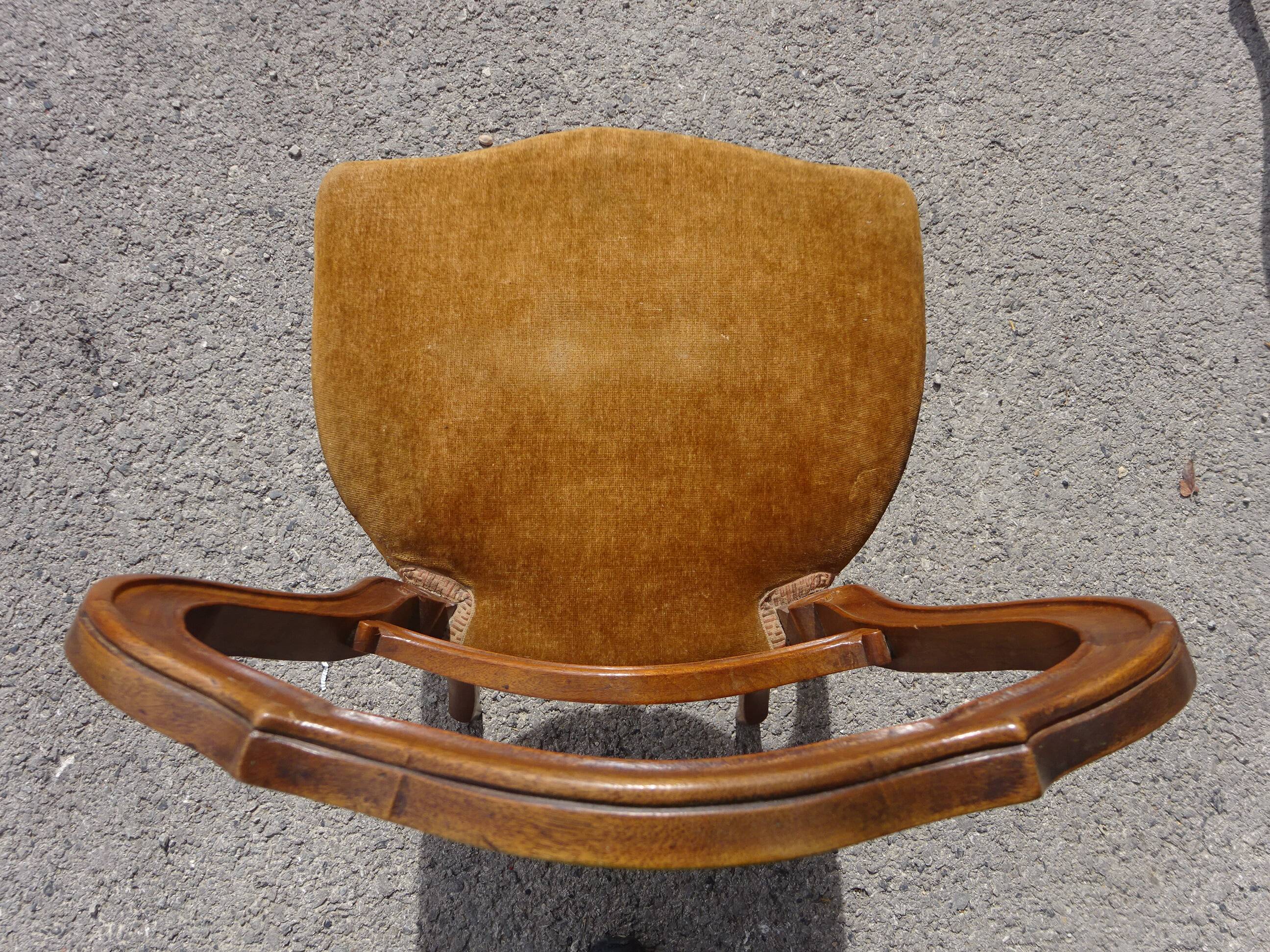 2 old chairs in walnut and velvet