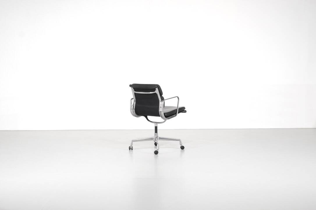 Soft Pad Chair "EA 207" Charles Ray Eames, United States, 1969.
