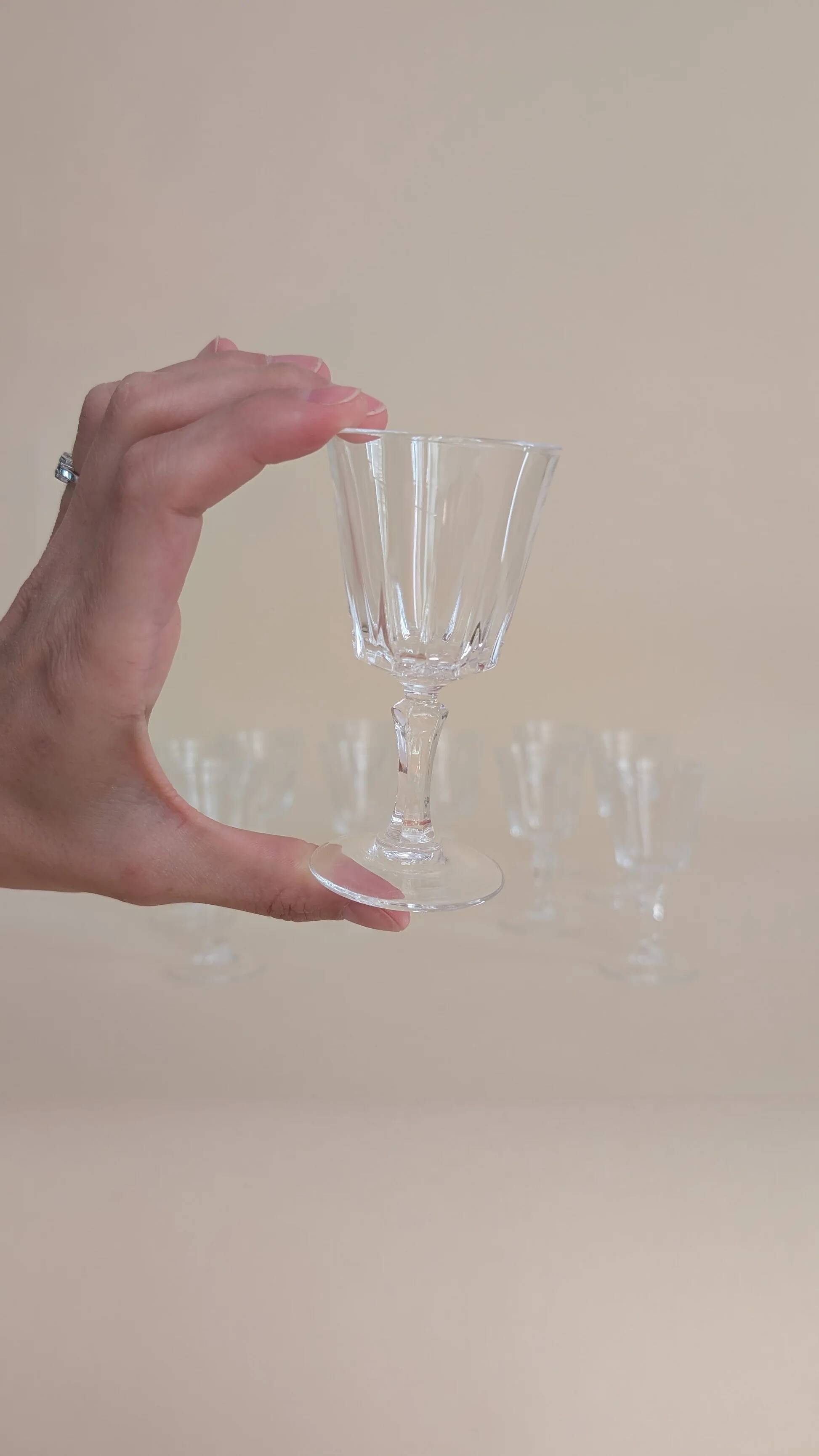 Set of 11 glass glasses