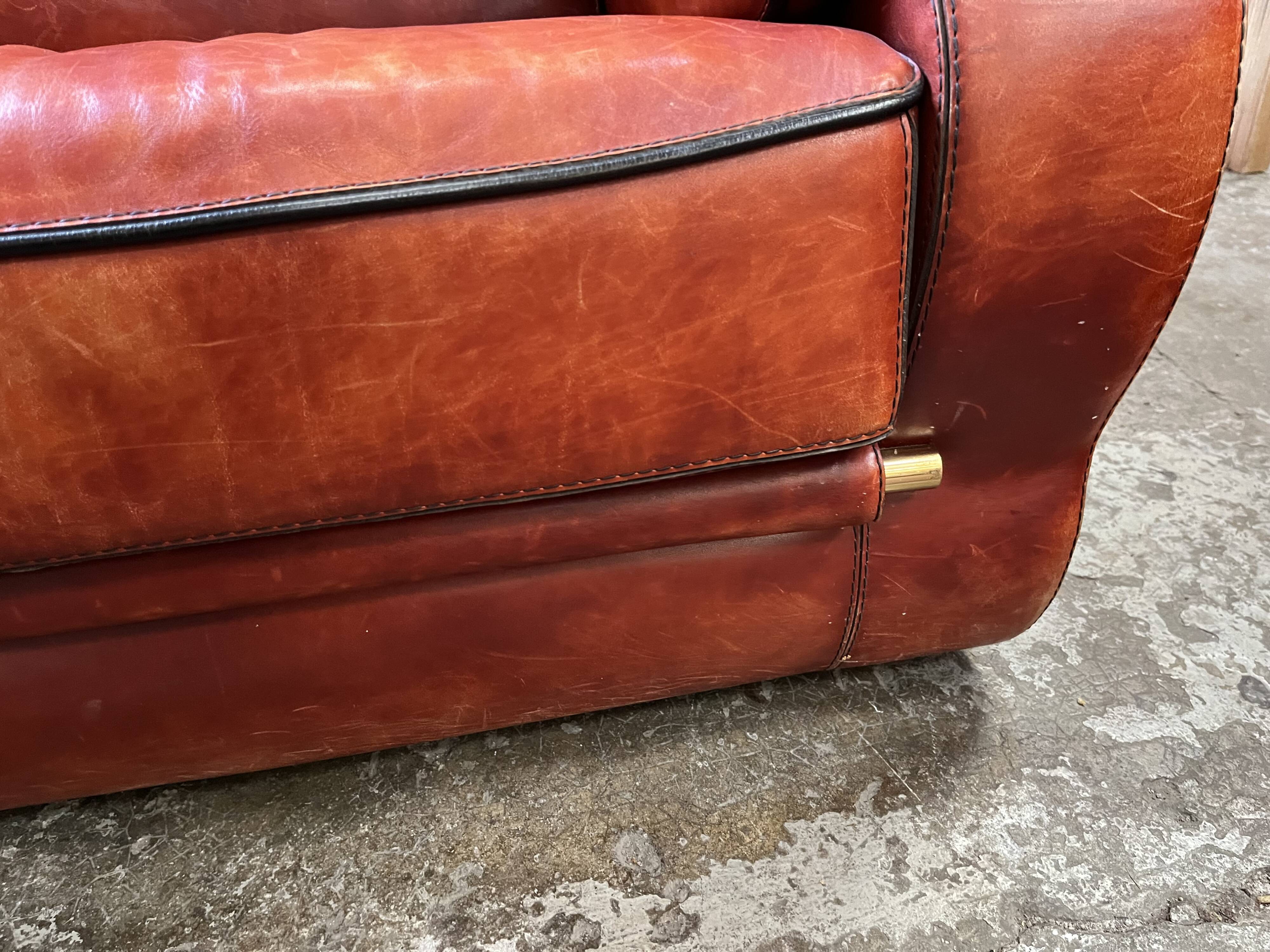living room in patinated leather and brass from the 80s