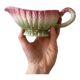 Saucière en barbotine avec un motif d'asperges dans les couleurs vieux rose et vert-blanc