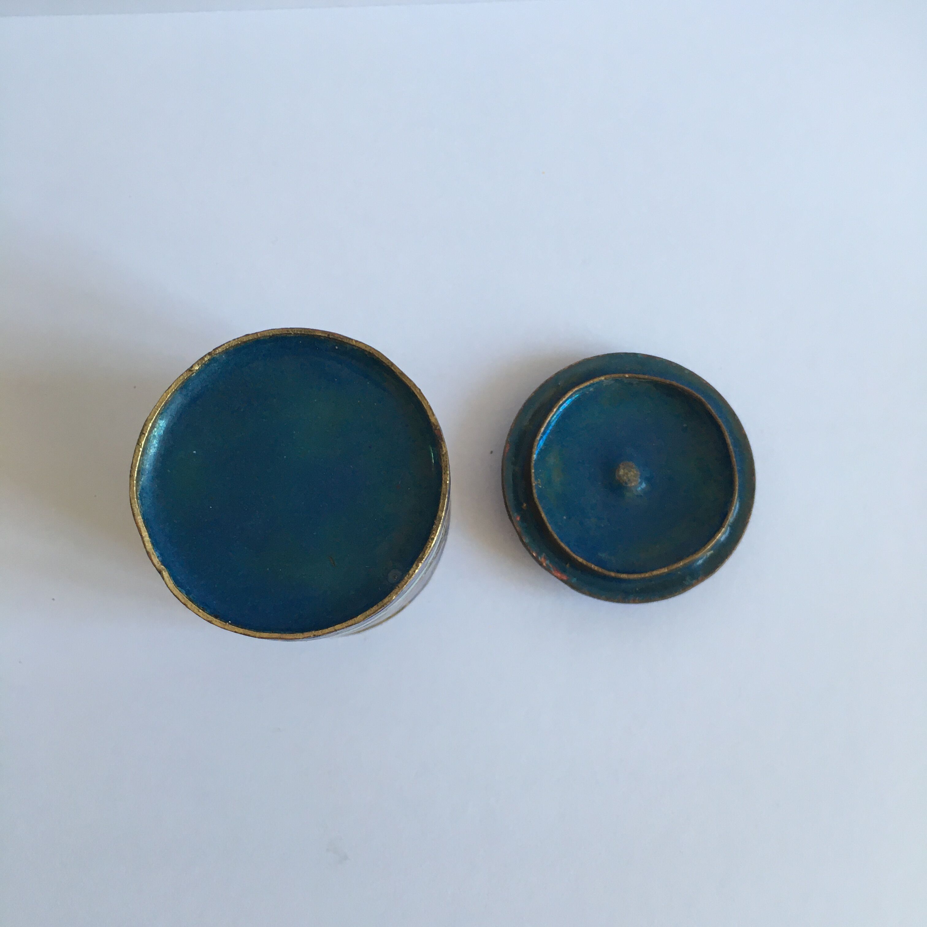 Small Chinese box - partitioned enamels