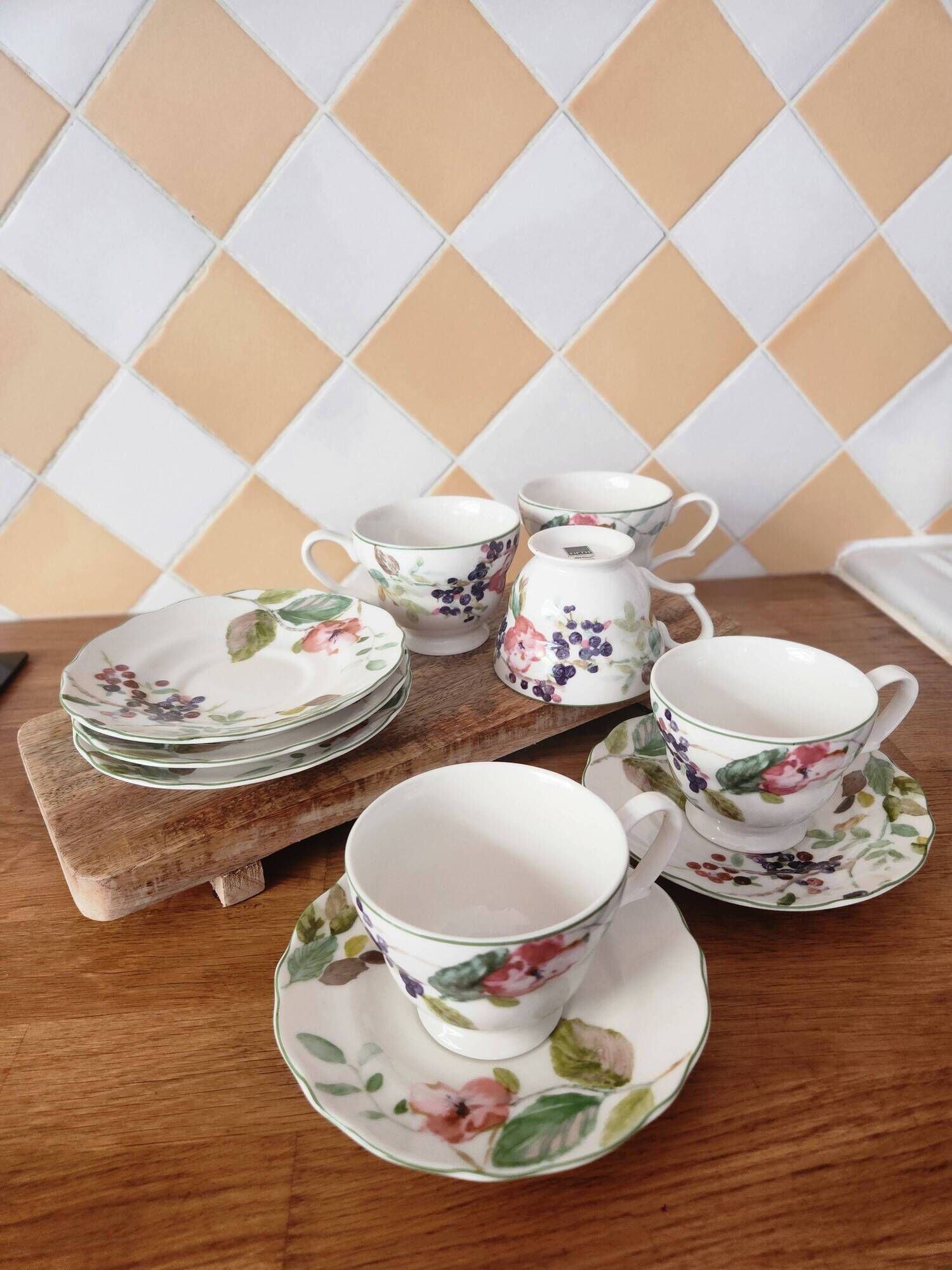Set of fine porcelain tea cups & saucers 222 FIFTH "Wild Flower"