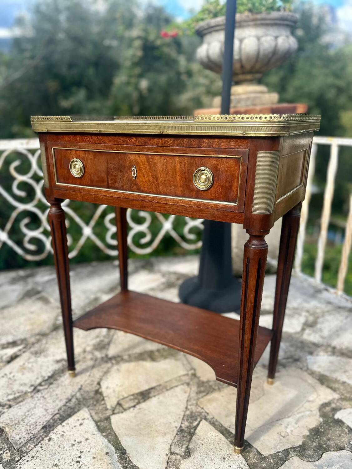 Small console in mahogany and gilded bronze, Louis XVI style. 19th century period.