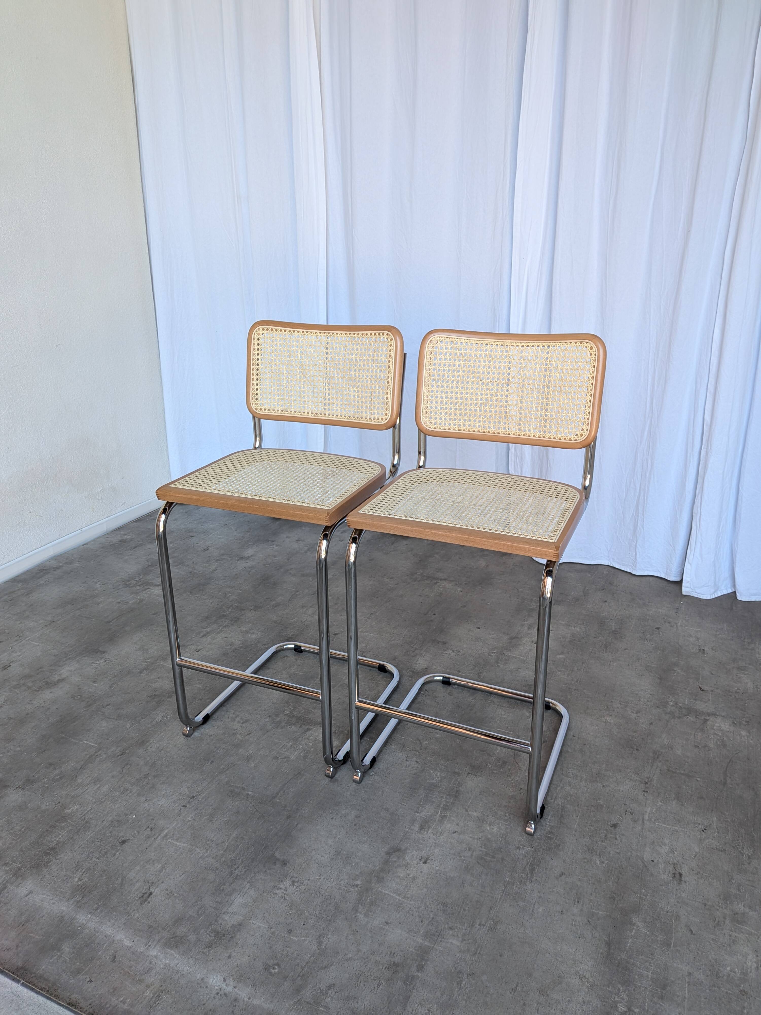 Ensemble de 2 chaises haute Bar Cesca / Design Marcel Breuer / Noyer clair, osier