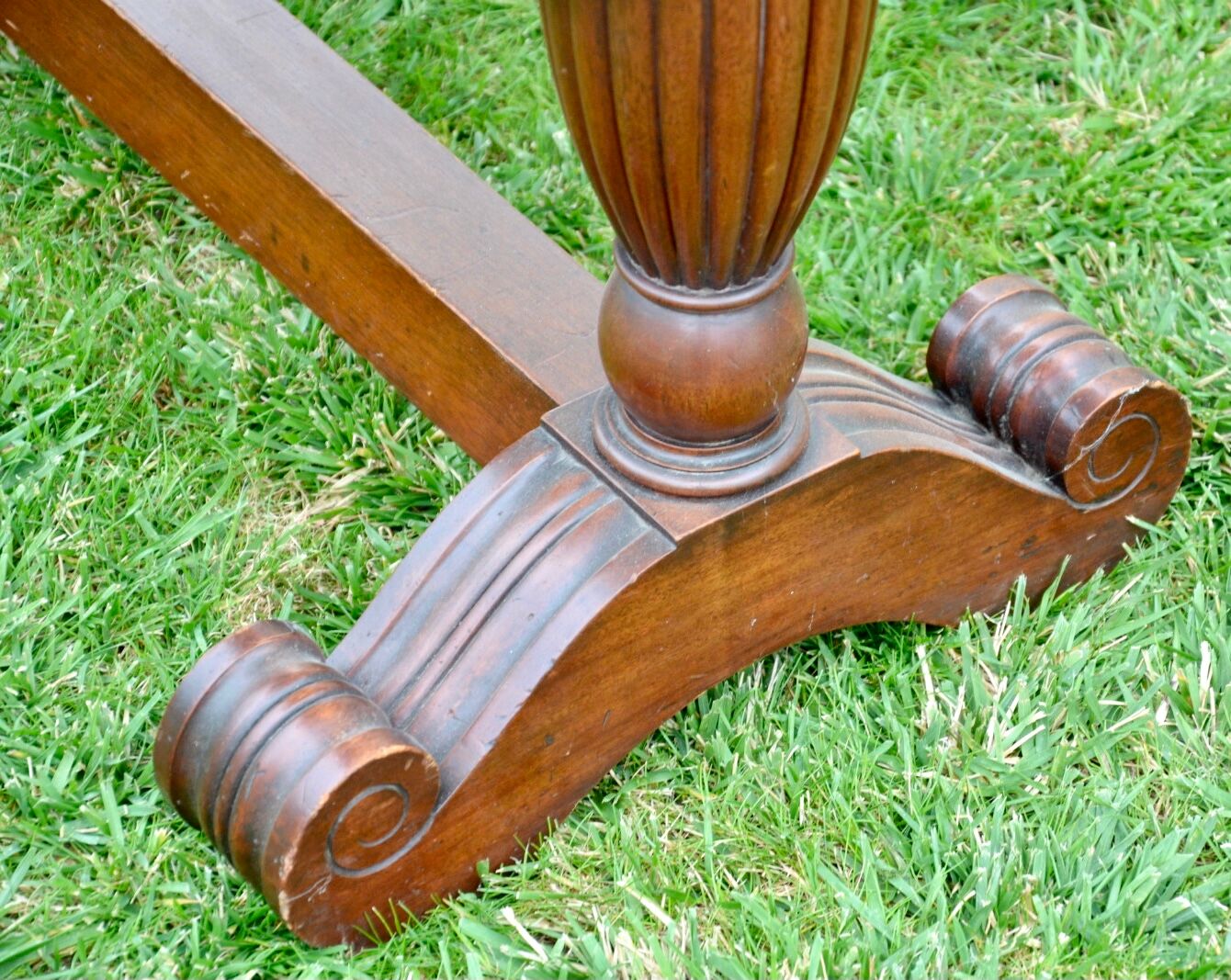 Table or Guerdon Oval in Massive Mahogany