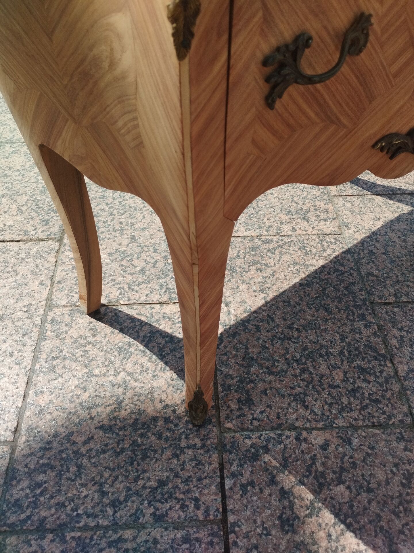 Antique commode in marquetry in the Louis XV style with a marble top.