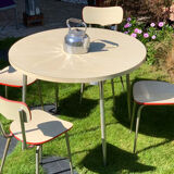 Chairs and round table formica