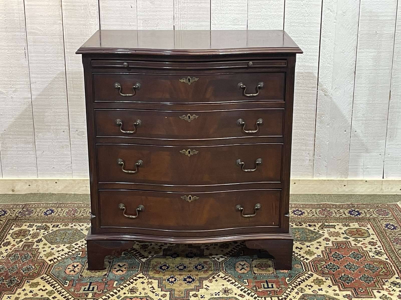 Commode anglaise des années 1950 en acajou avec une tablette