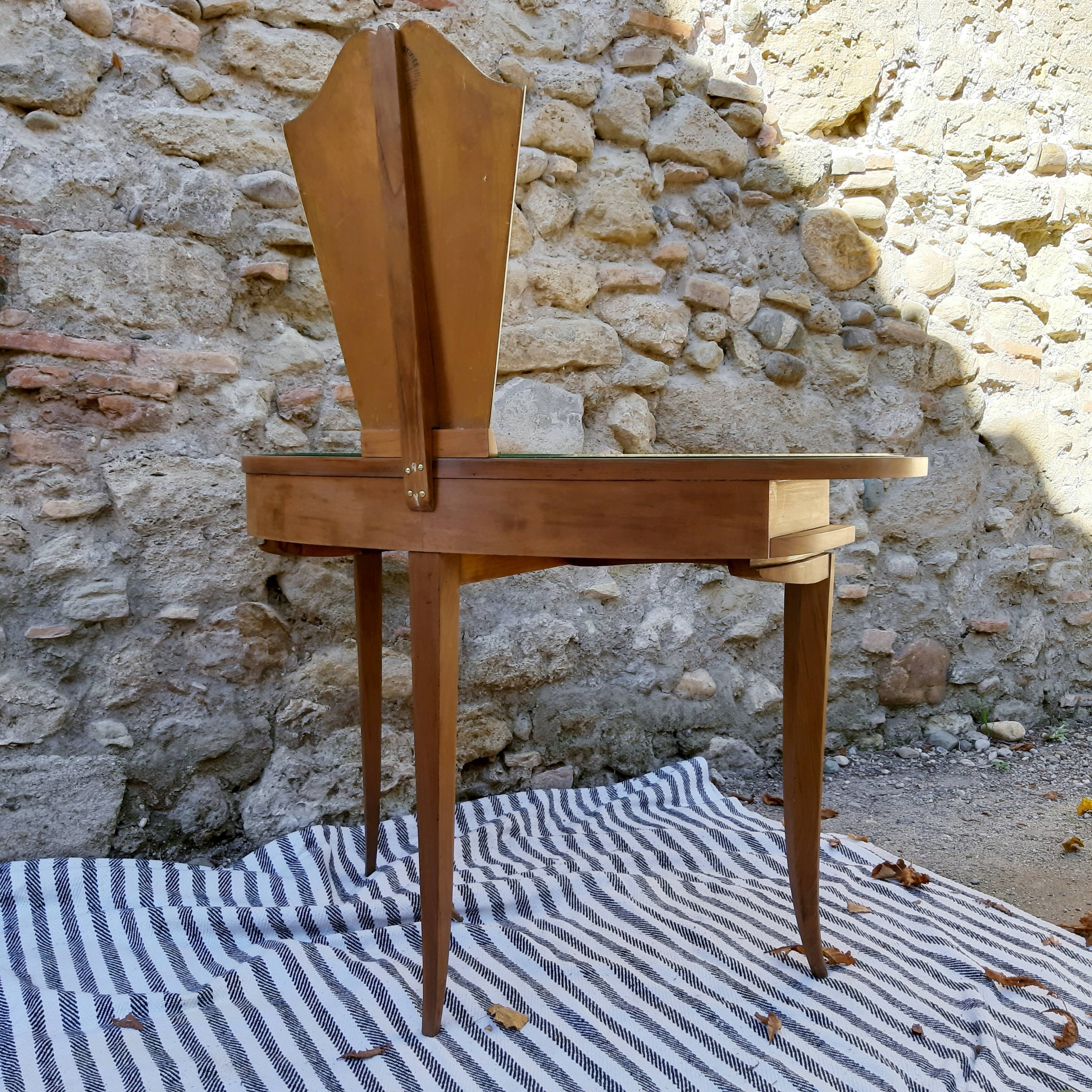 Art deco hairdresser