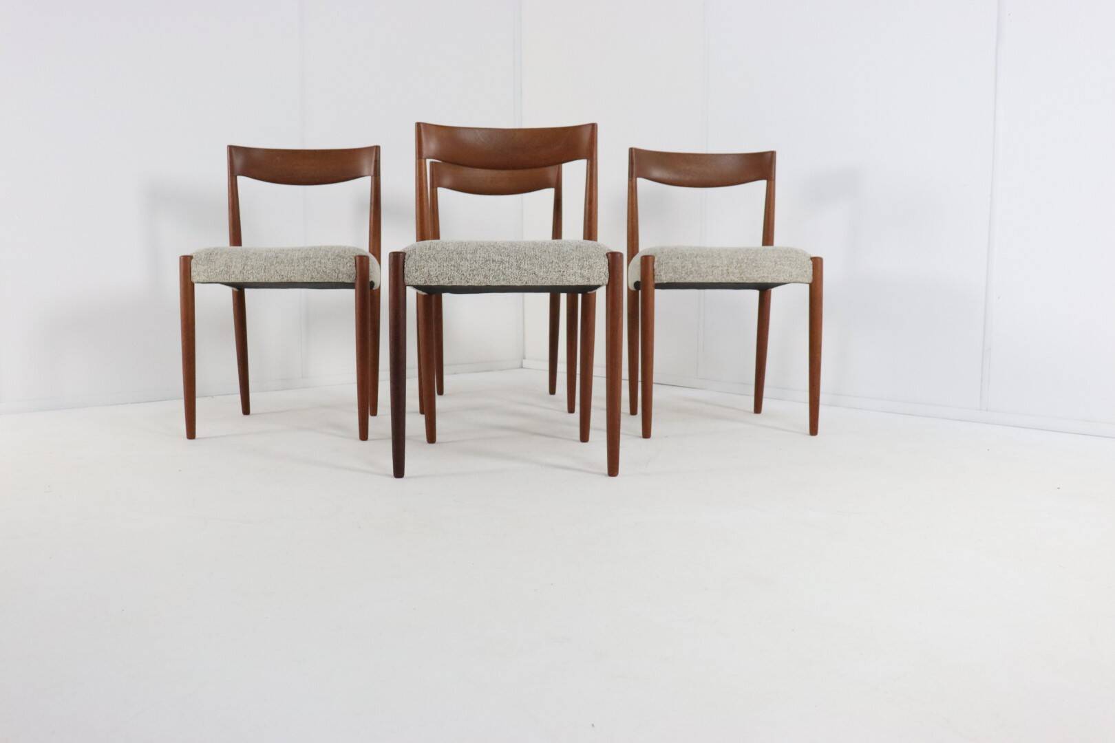 Set of 4 JCA Jensen chairs ‘Hornum’ design danois