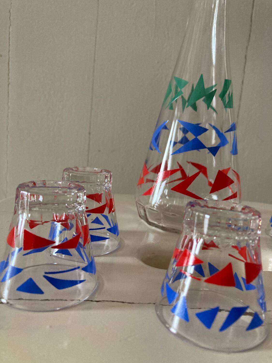Liqueur service: carafe and 6 glasses