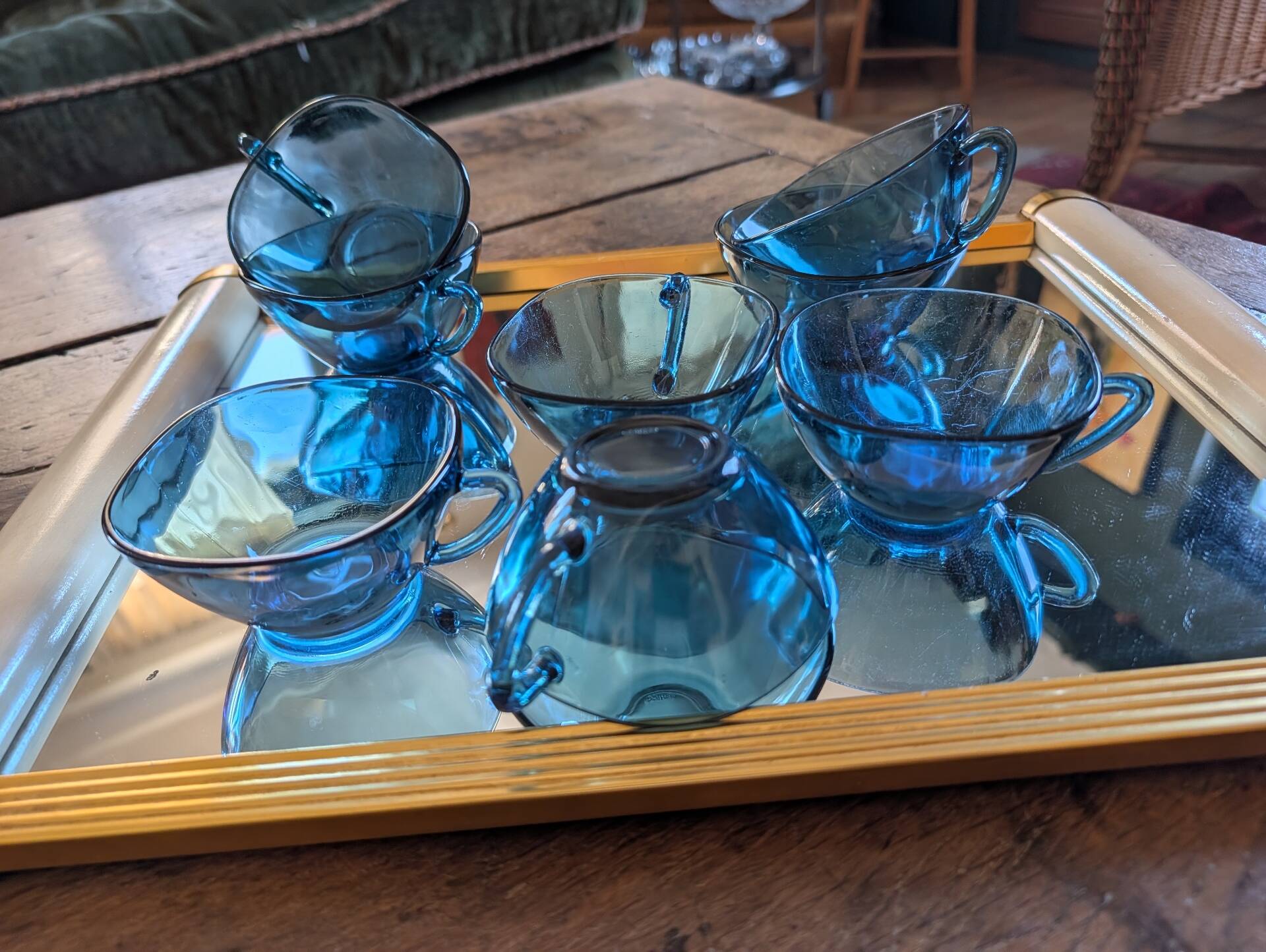 8 lagoon blue cups – 1970s, retro shine
