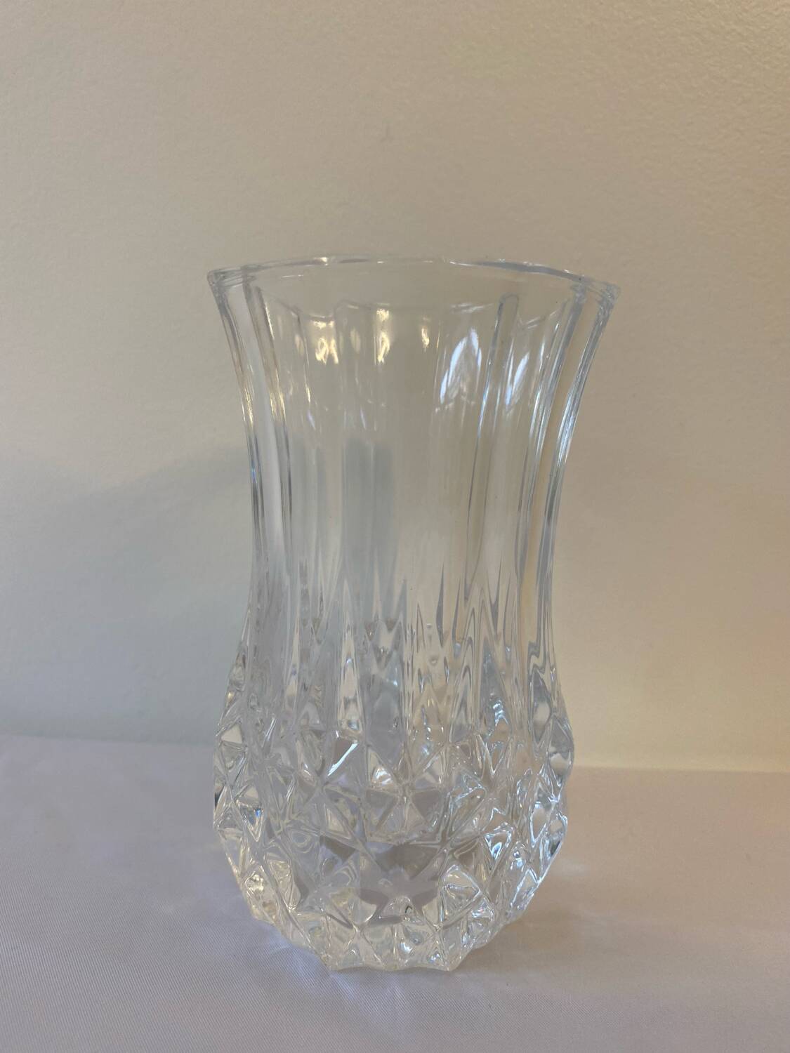 Petit vase en verre ciselé
