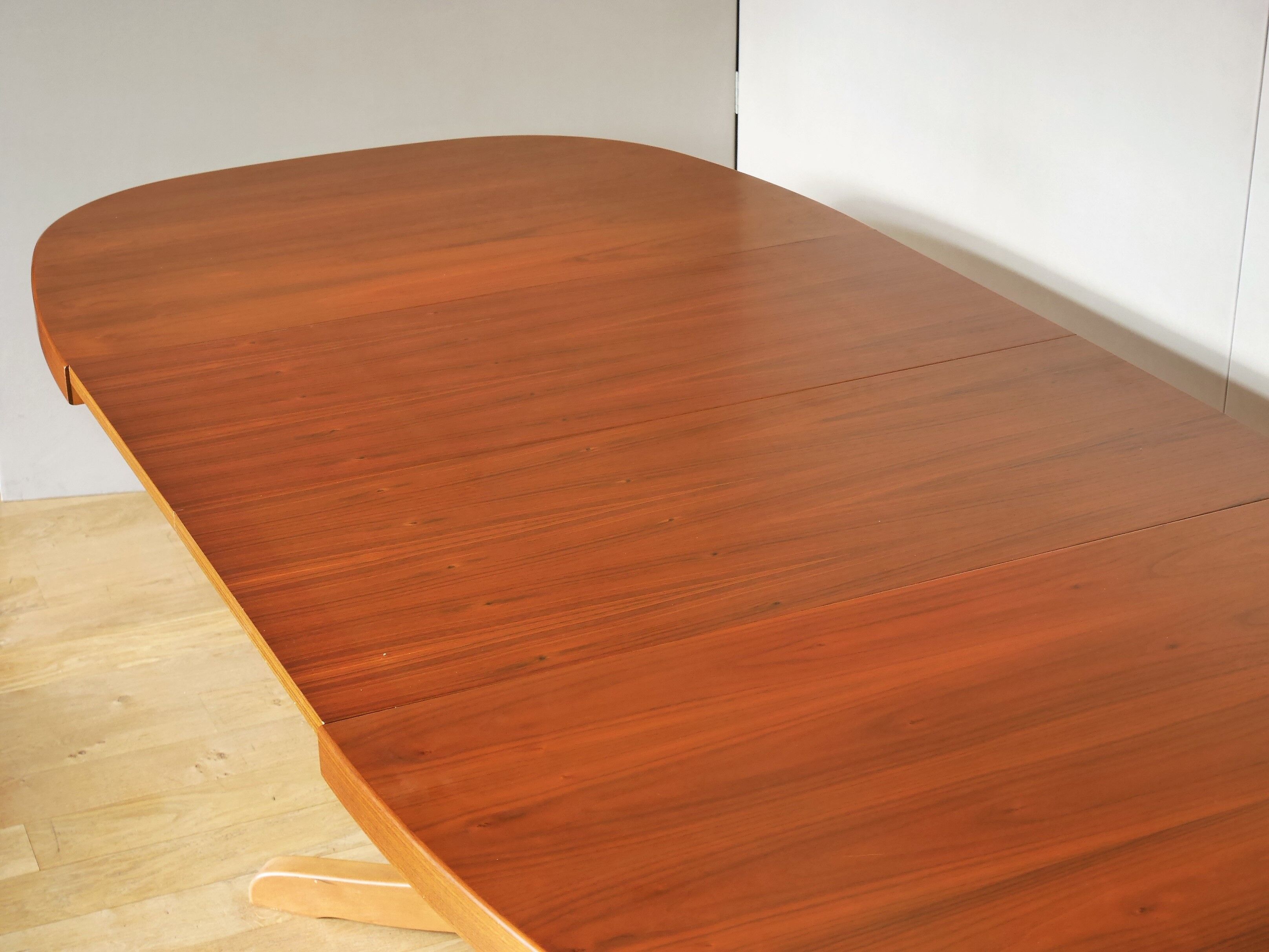 Oval baumann table with extensions from the 60