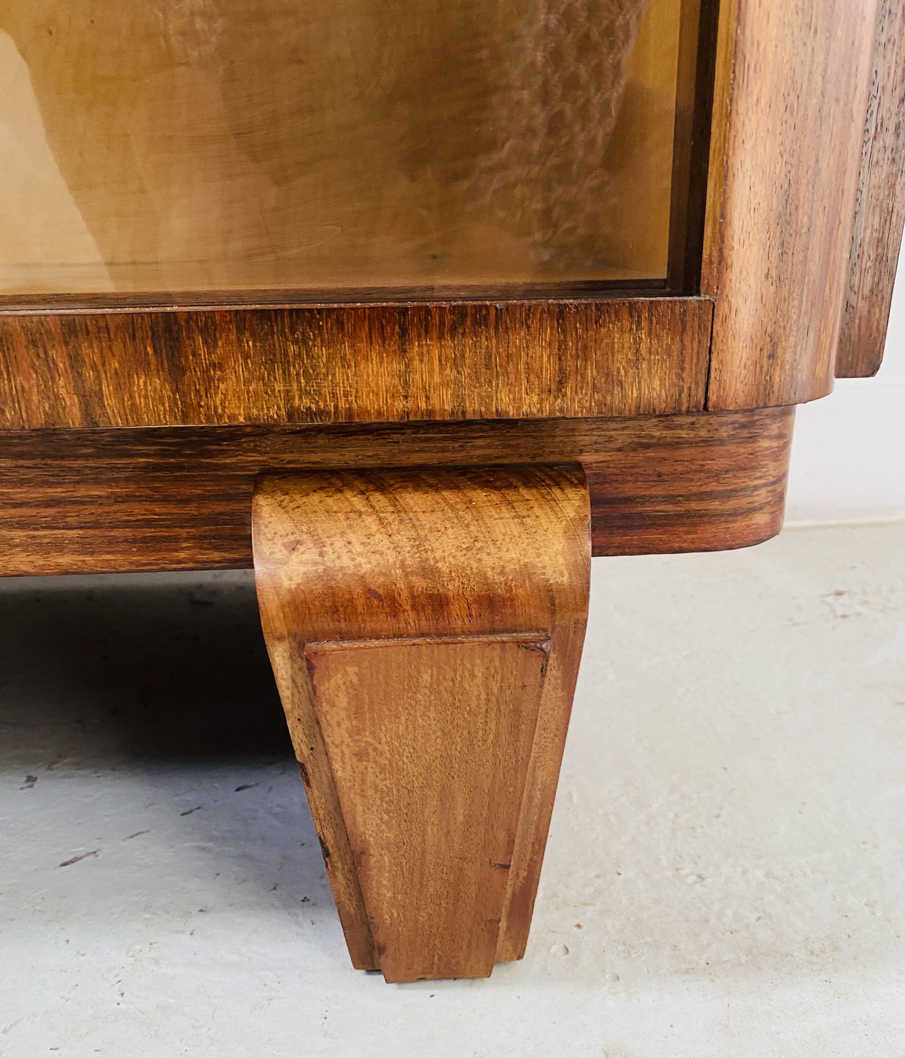 Art Deco display case in mahogany and veneer, 20th century