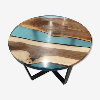 Table basse en bois et résine