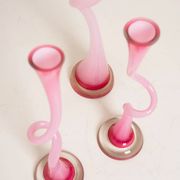 3 vases en verre rose tourbillonnant