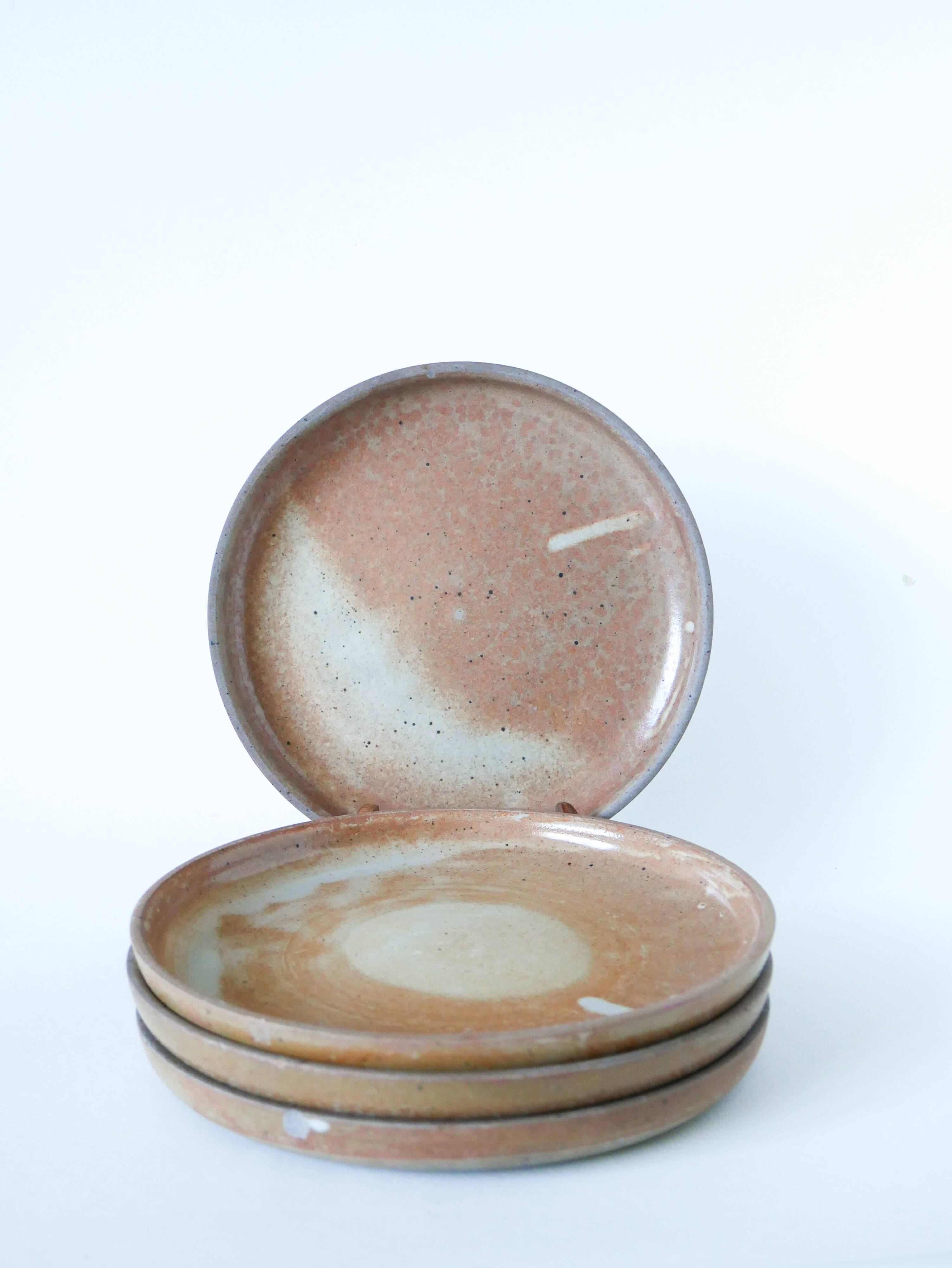 Lot de 4 assiettes plates en grès vernissé, 1970