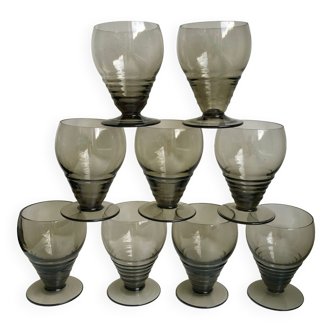 Ensemble de 9 verres à liqueur art déco en verre fumé années 30-40