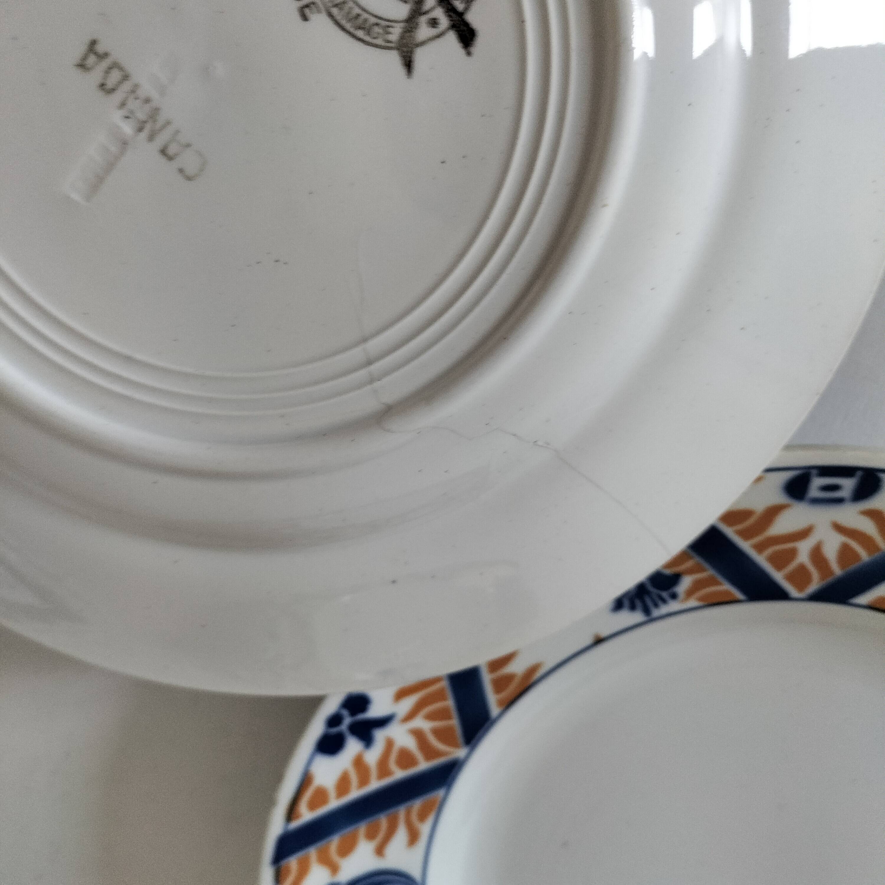 Moulin des Loups model Canada plates