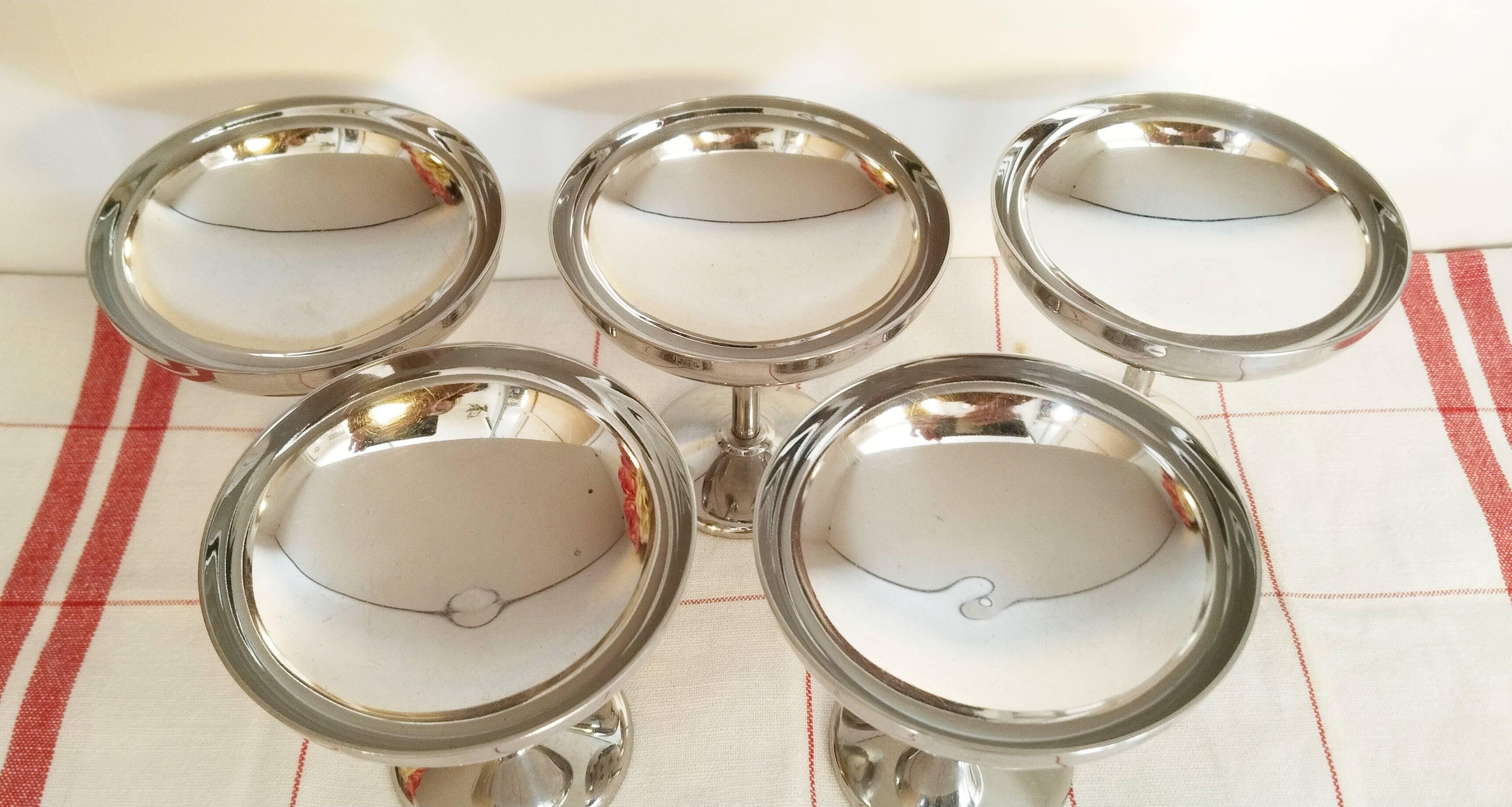 Set of 5 ice cream cups on a stand, in 18/10 stainless steel. (ref 5)
