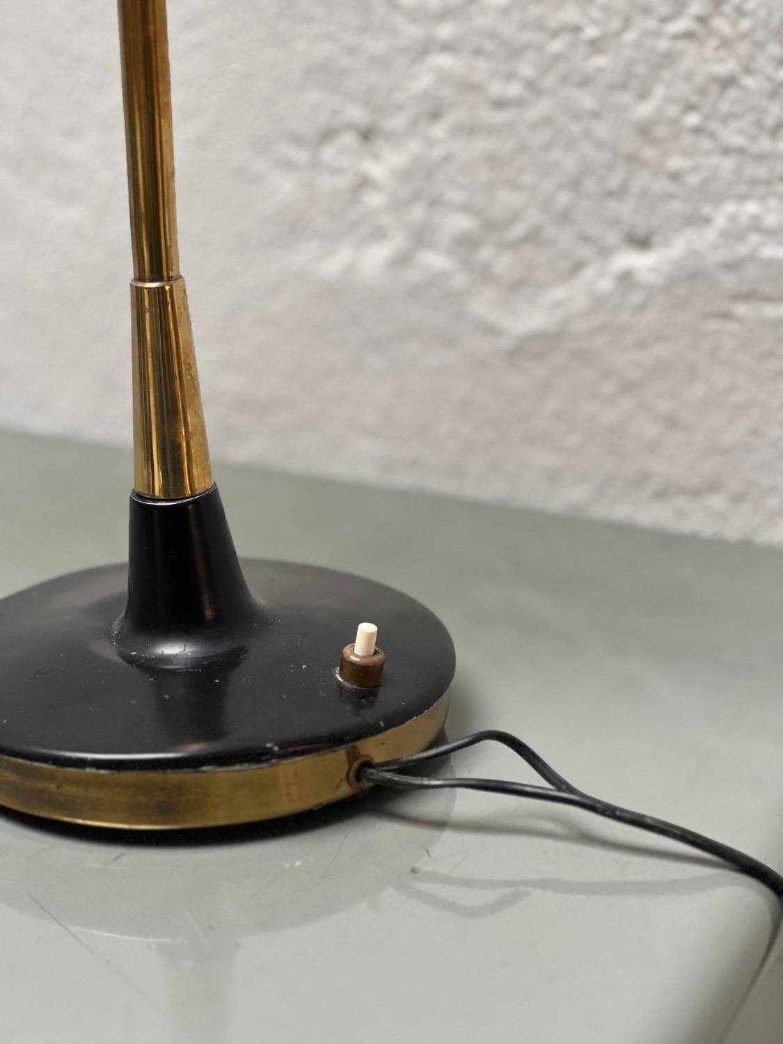 Lampe de table Mod. 553 par Oscar Torlasco pour Lumi, design italien collectible