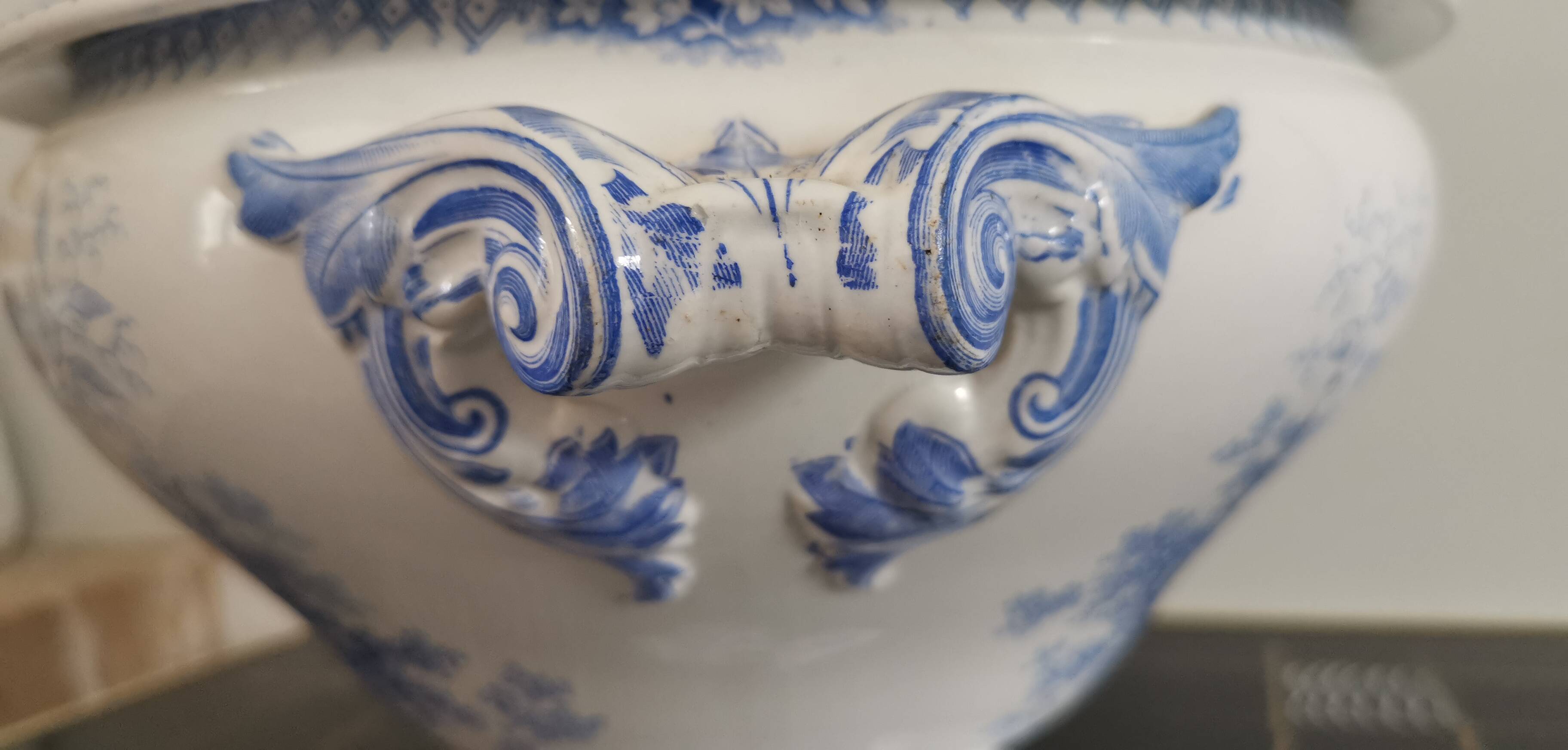 Sarreguemines U & C iron clay soup tureen "Jardinière" model