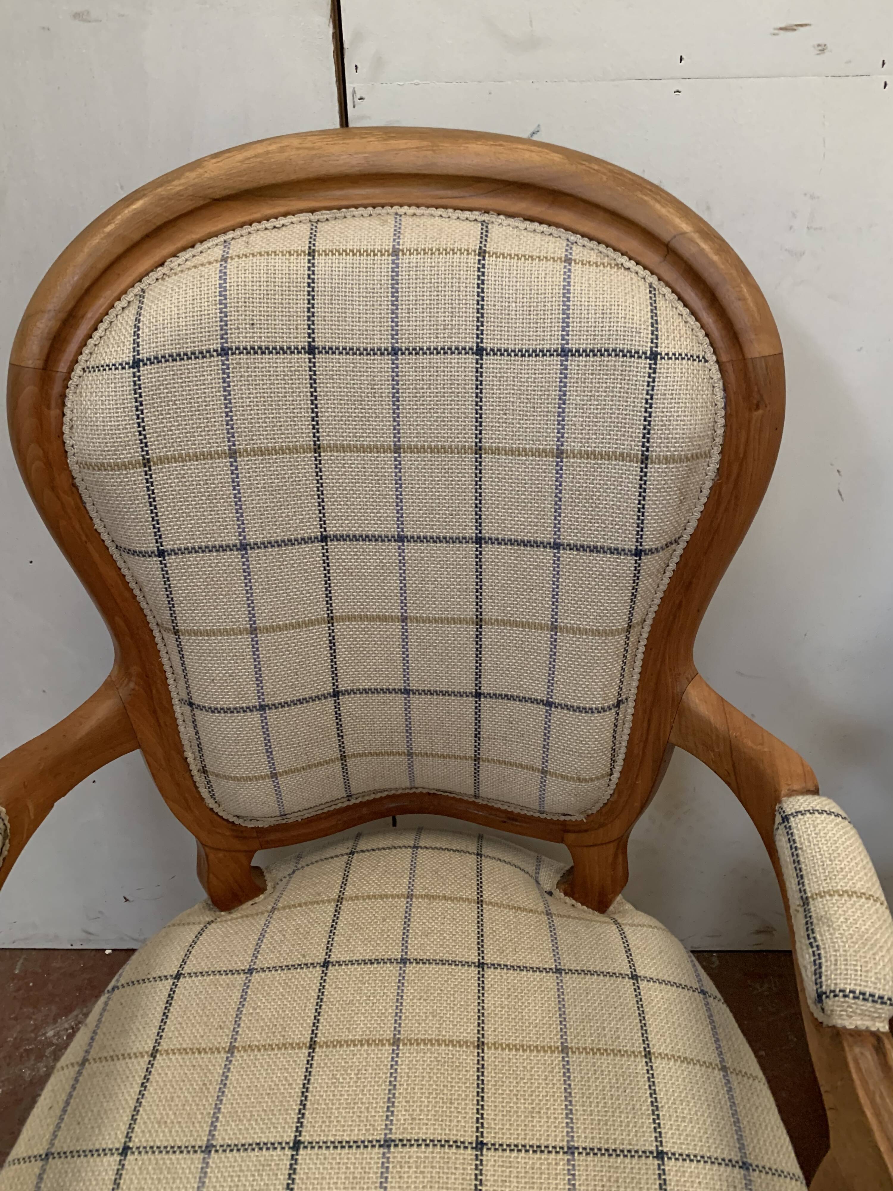 Paire de fauteuils de style Louis Philippe en hêtre teinté XX siècle