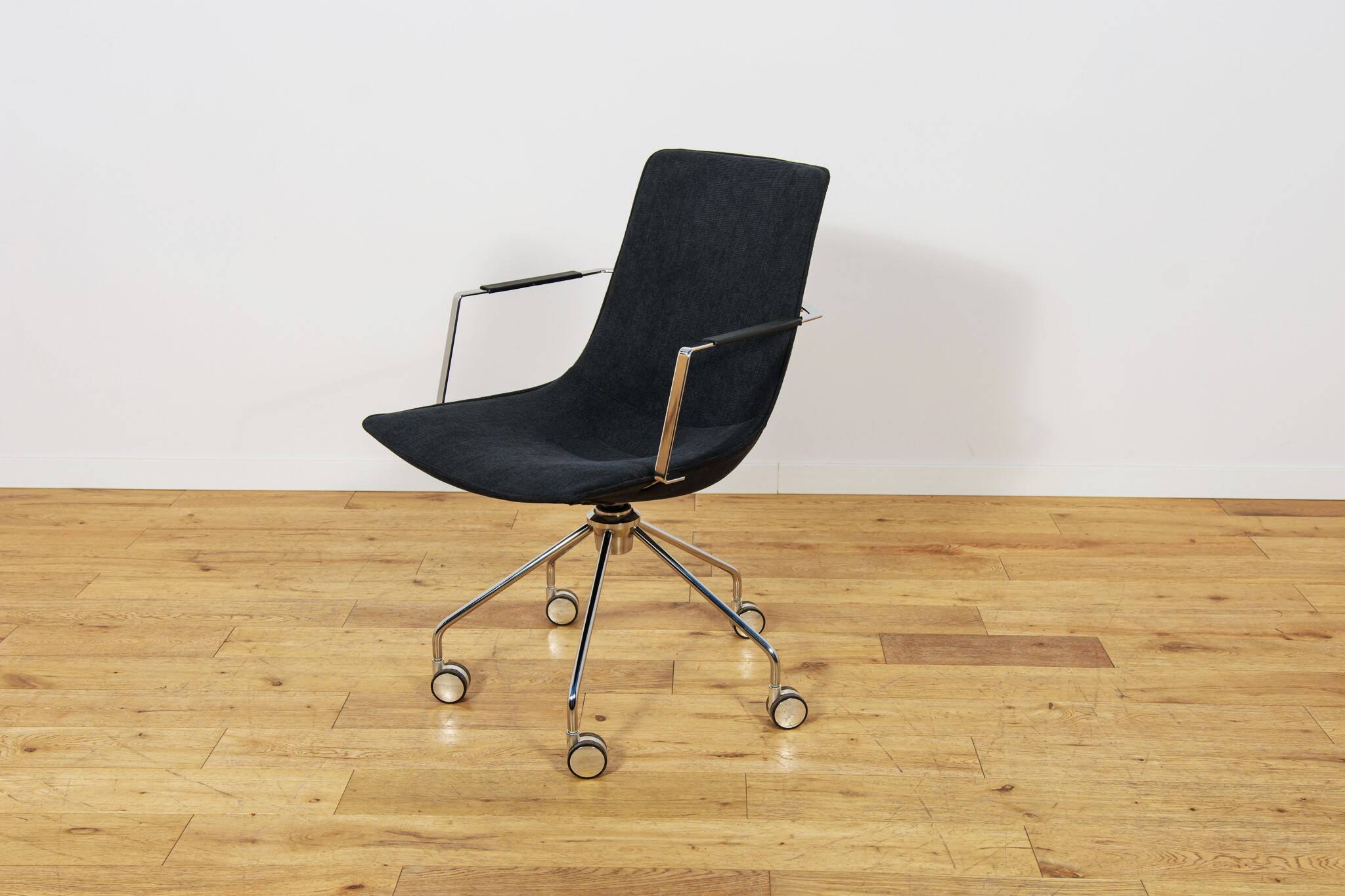 Mid-Century Conference Chairs "Comet" by Gunilla Allard for Lammhults, Sweden, 1990s, Set of 4
