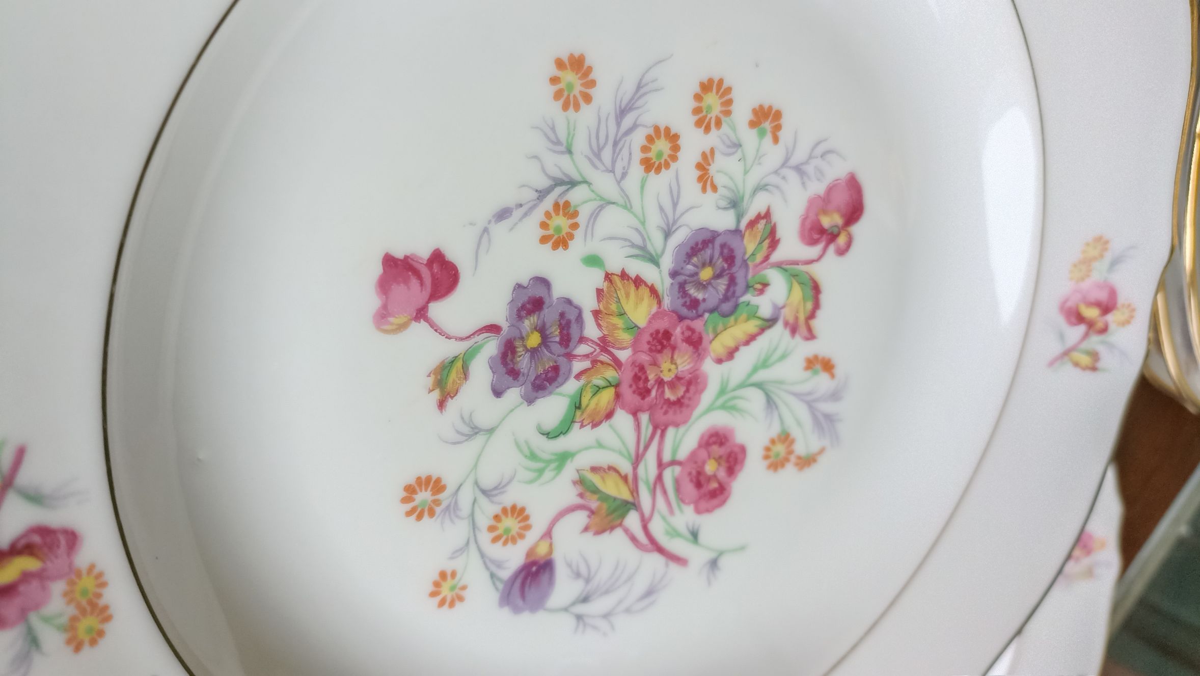 12 semi-hollow plates in Vierzon porcelain decorated with flowers and gilding