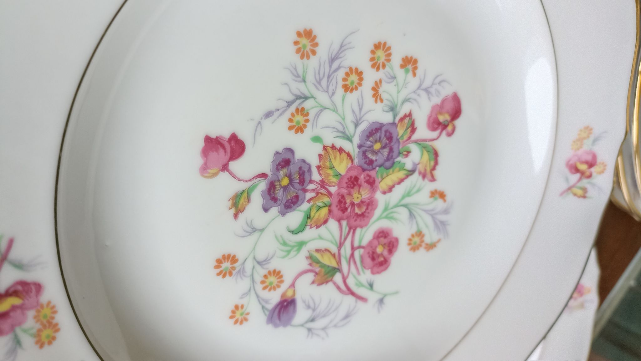 12 semi-hollow plates in Vierzon porcelain decorated with flowers and gilding