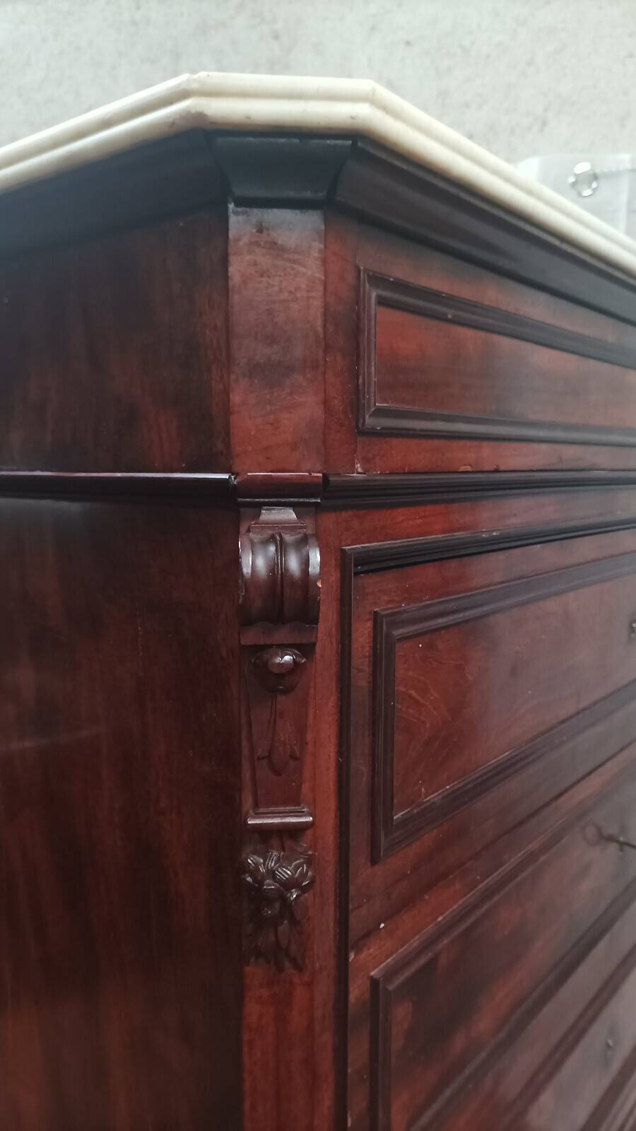 Large mahogany chest of drawers with 8 drawers from the Napoleonic III period.