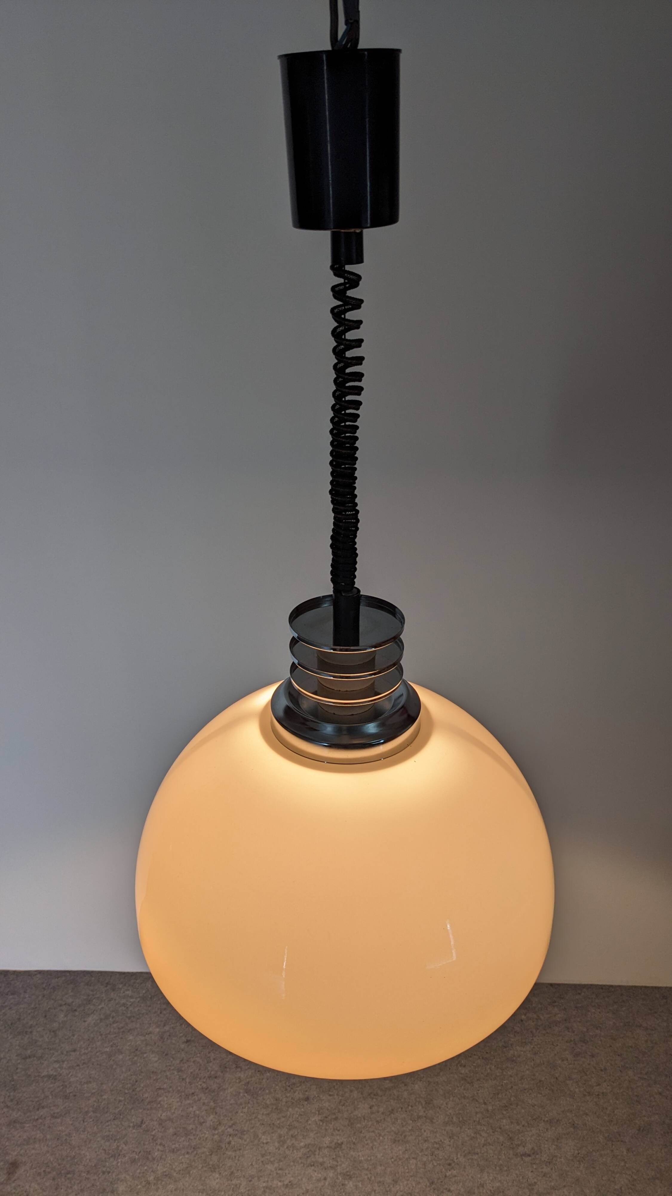 Adjustable suspension Space age dlg Harvey Guzzini, Italy circa 1970