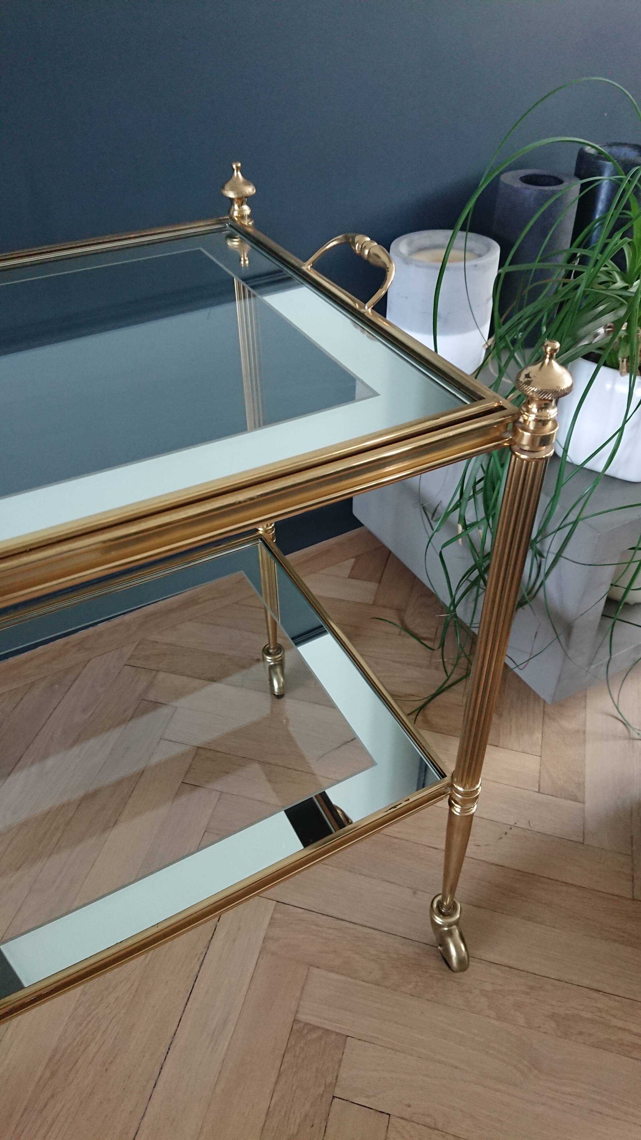 Rolling dessert with removable gold metal tray