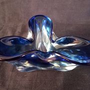 Trilobed ashtray in blue crystal