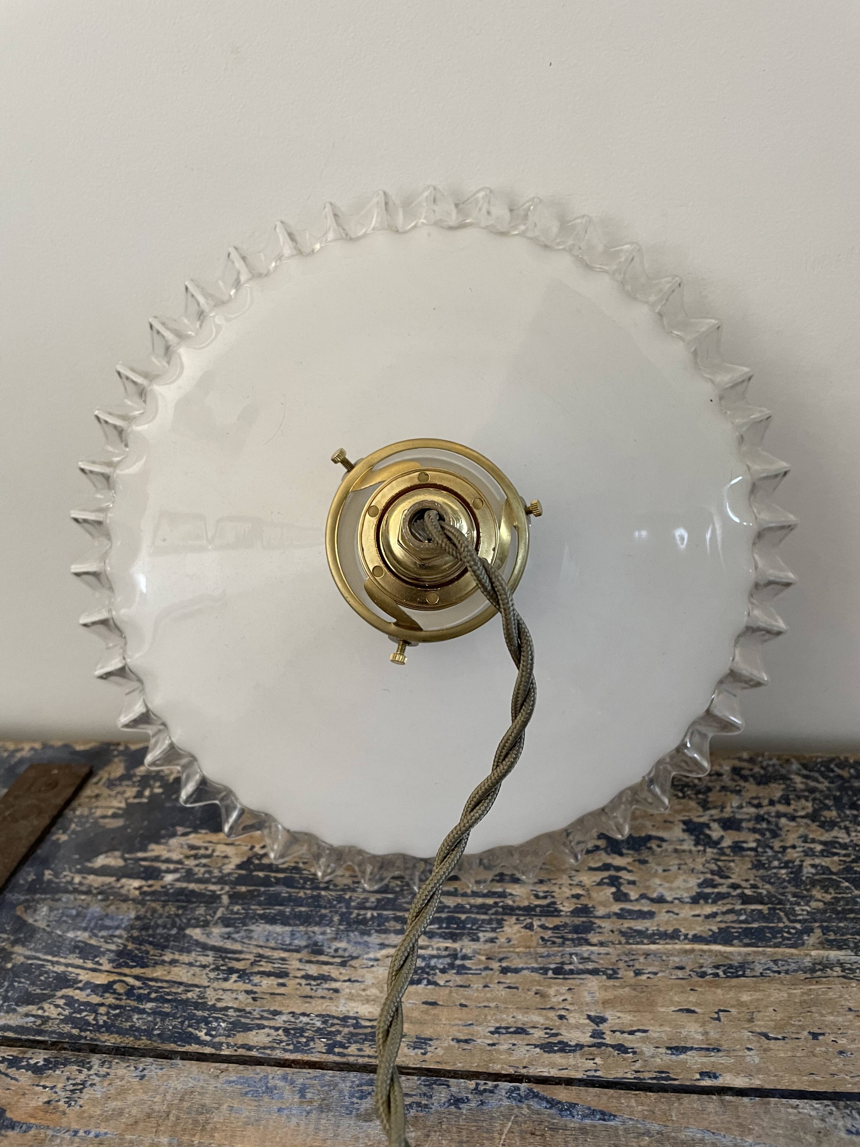 Vintage suspension in electrified white opaline to nine