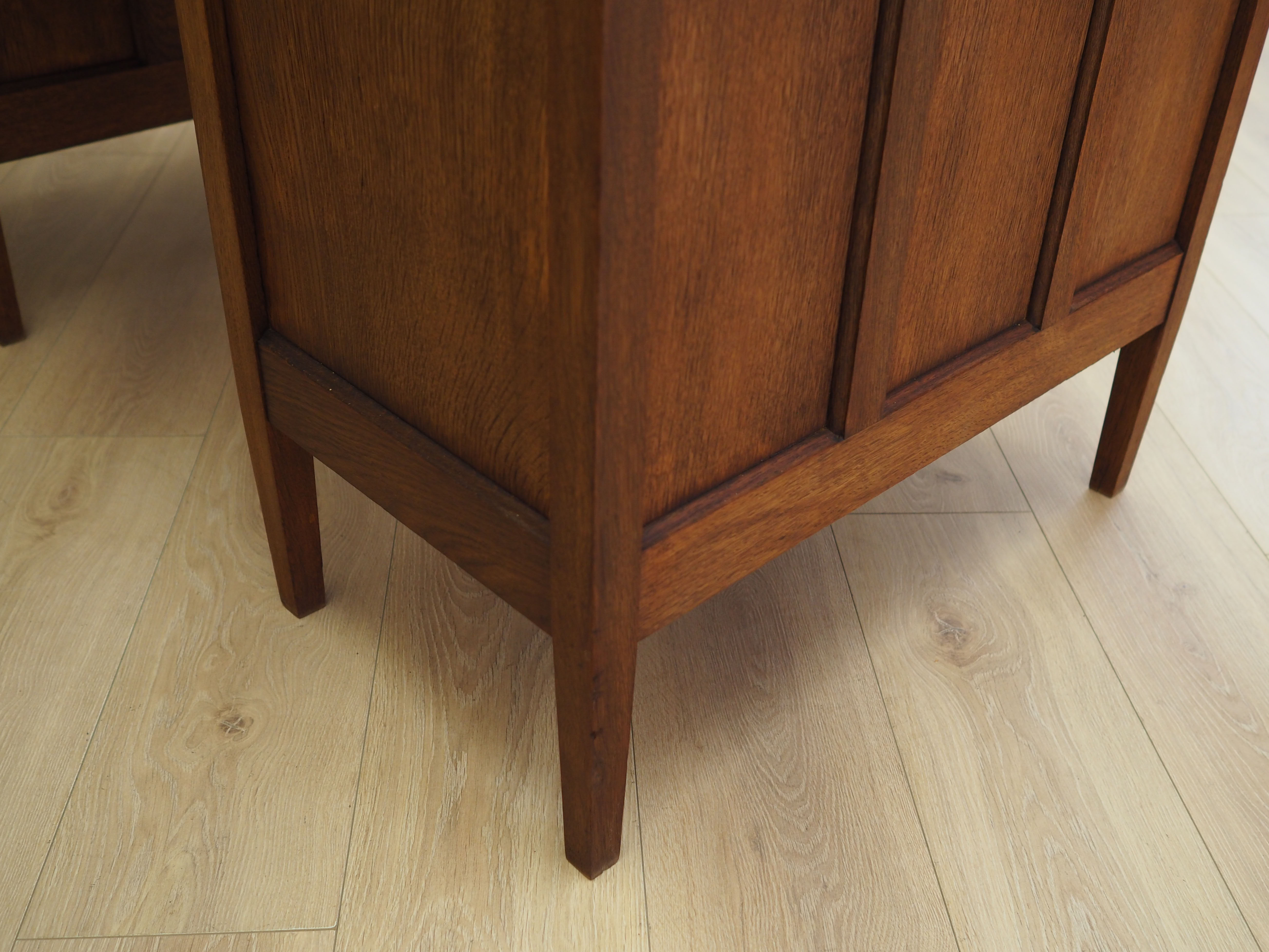 Bureau en chêne, design danois, années 1950, production: Danemark