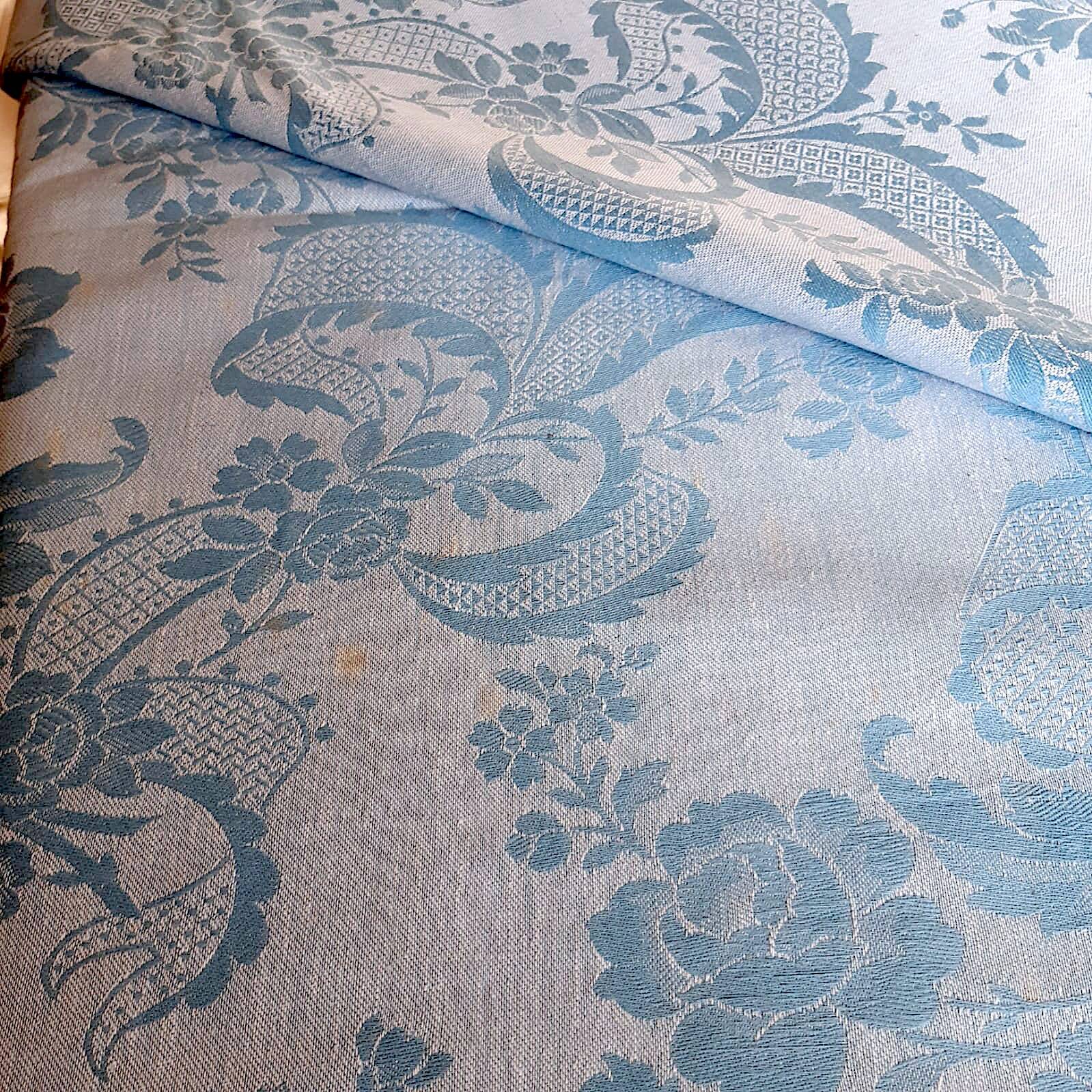 grande nappe de campagne damassée bleu et blanc 4m50 x 1m60