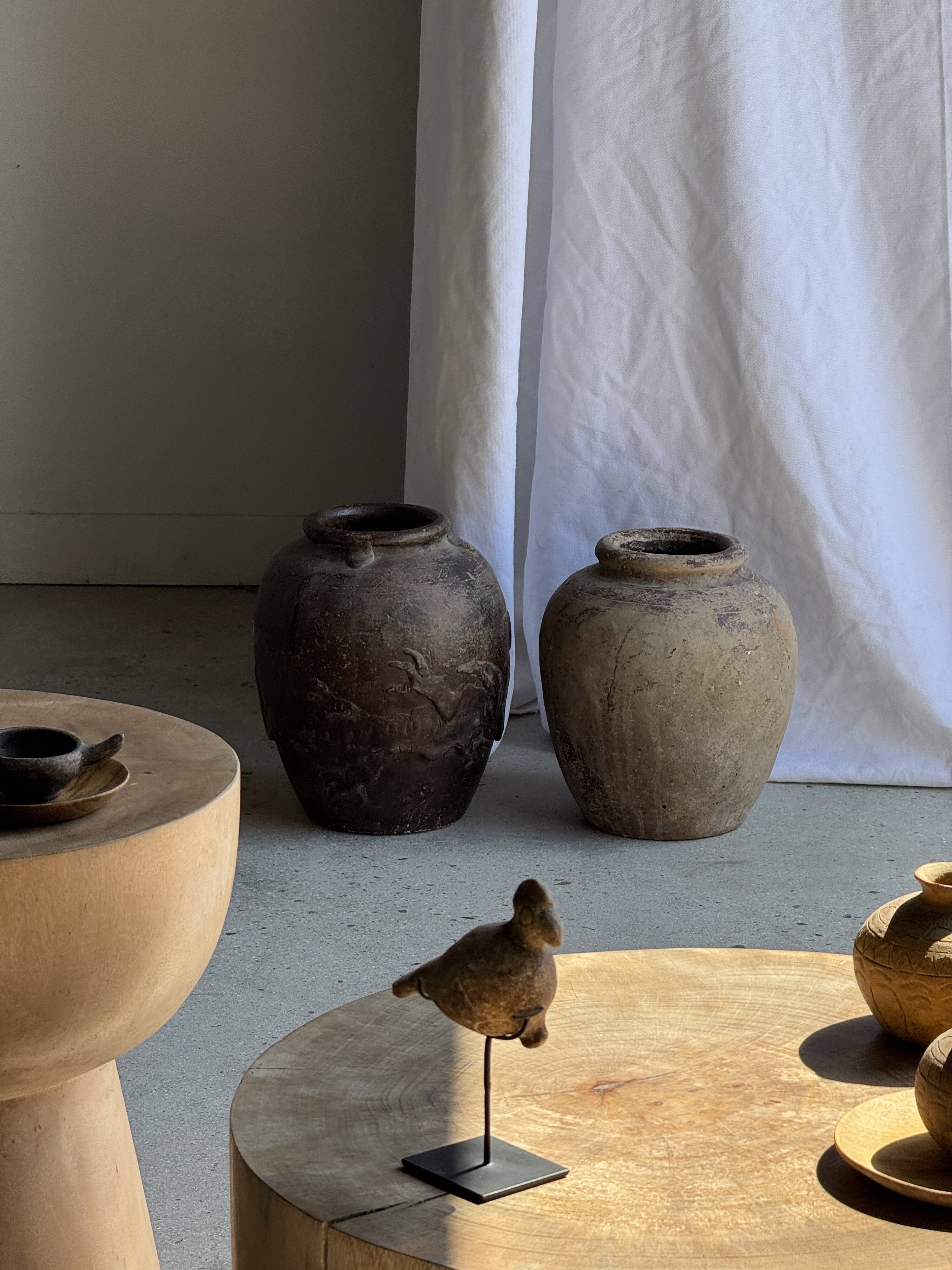 Side table or stool with a semi-spherical top in beige mango wood H50 D45