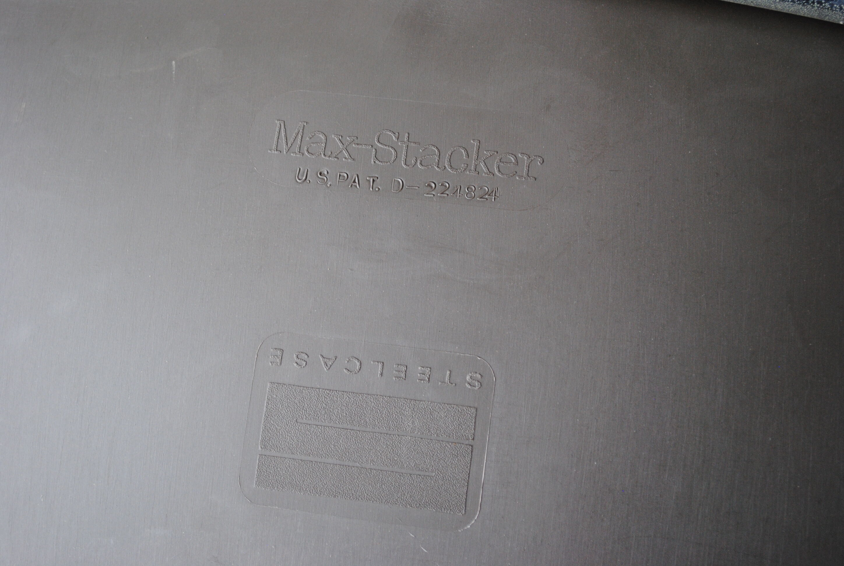 8 chairs Max Stacker