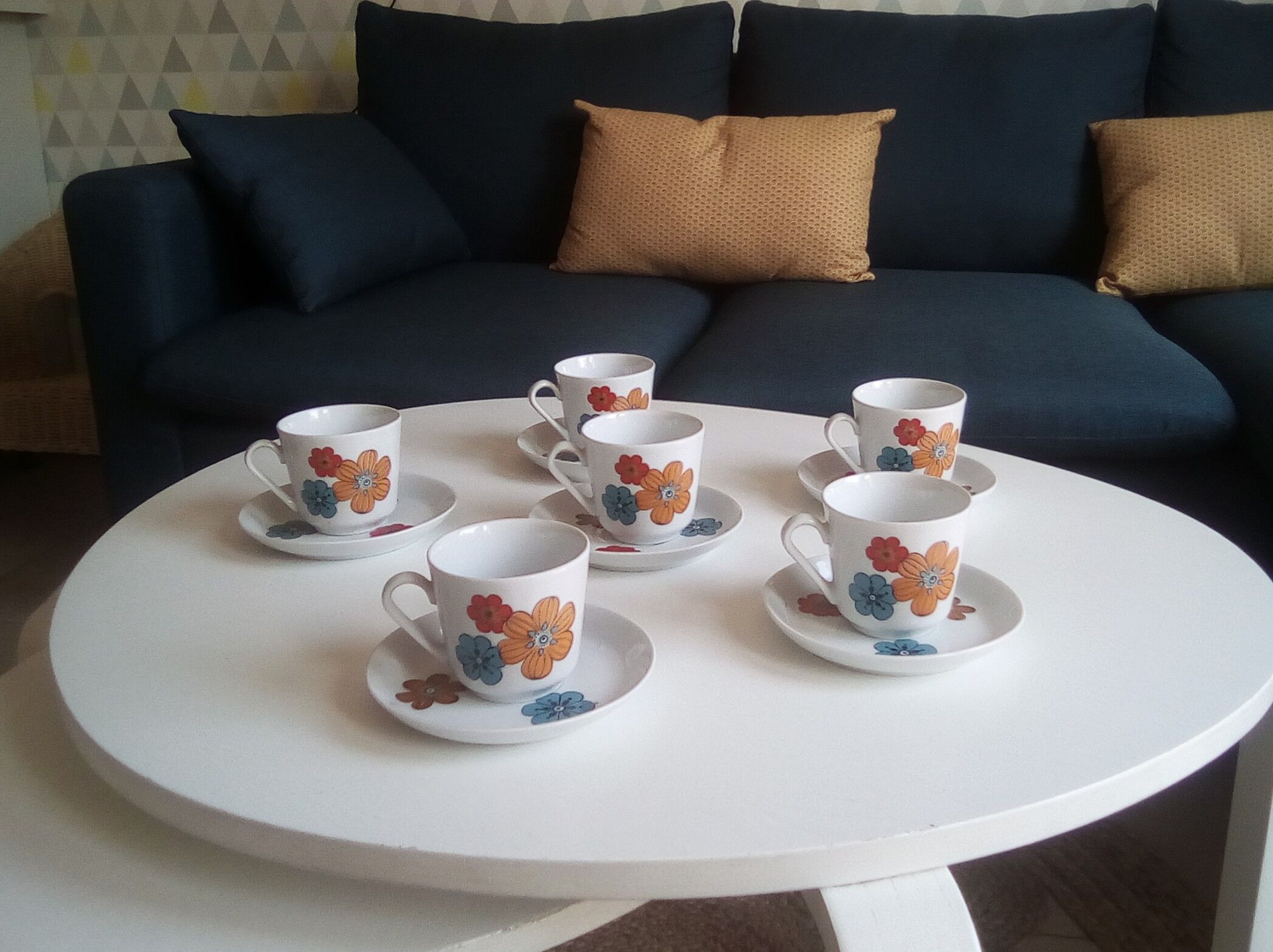 Set of 6 cups and porcelain under cups 70s