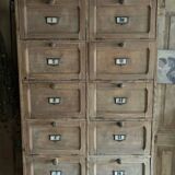 Ancien meuble de notaire à clapets en bois