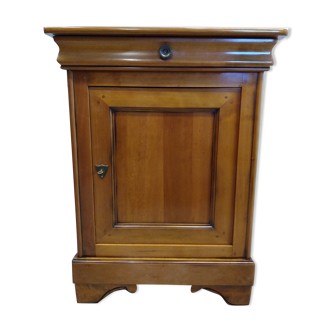 Low storage cabinet