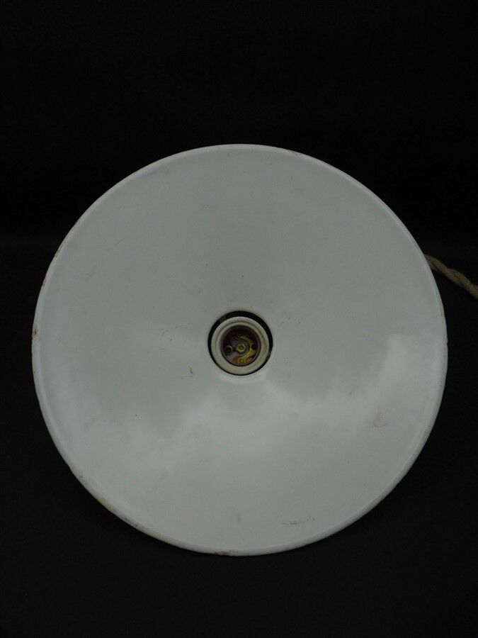 Industrial hanging lamp in enamelled sheet metal
